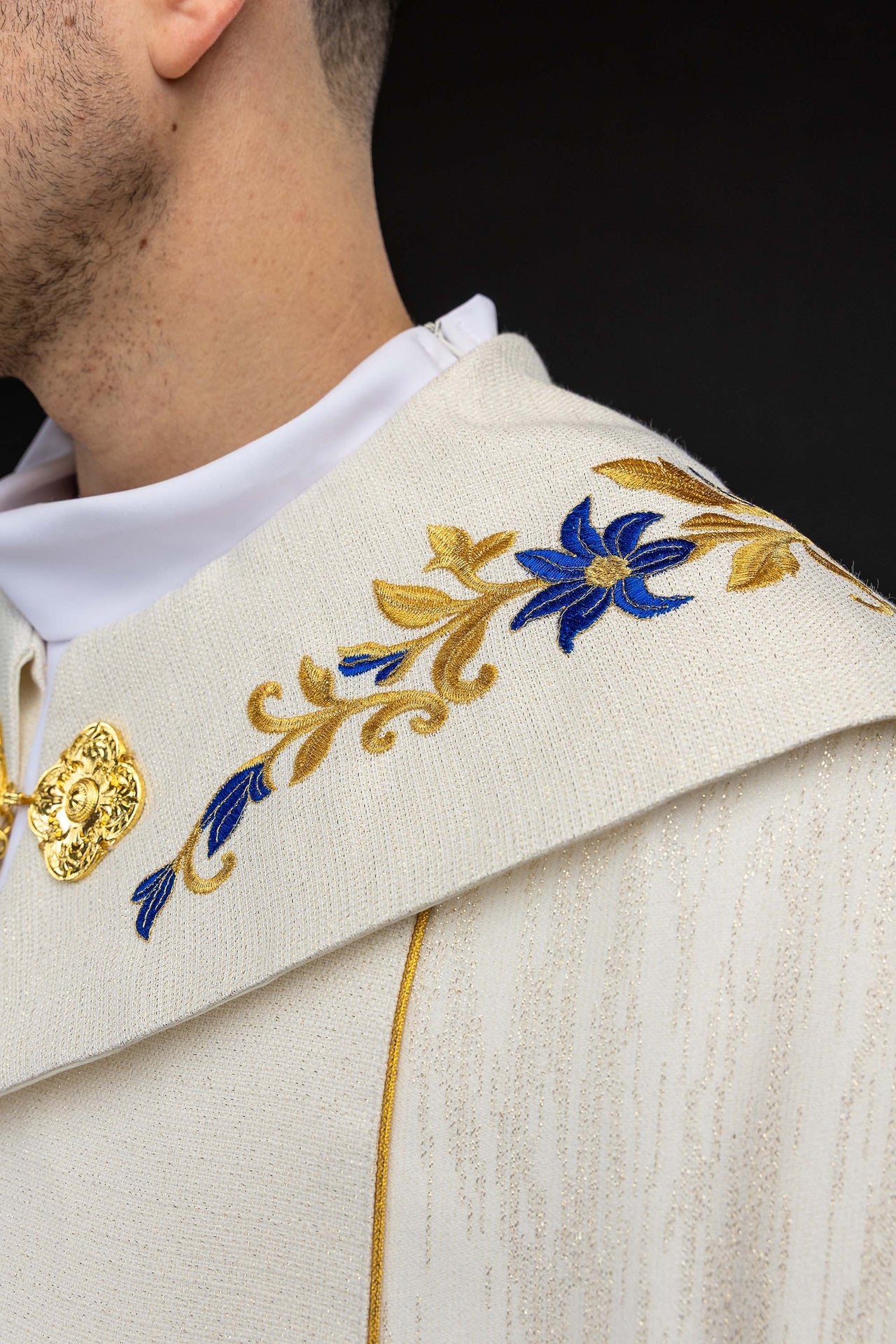Ecru embroidered cope with a Marian symbol