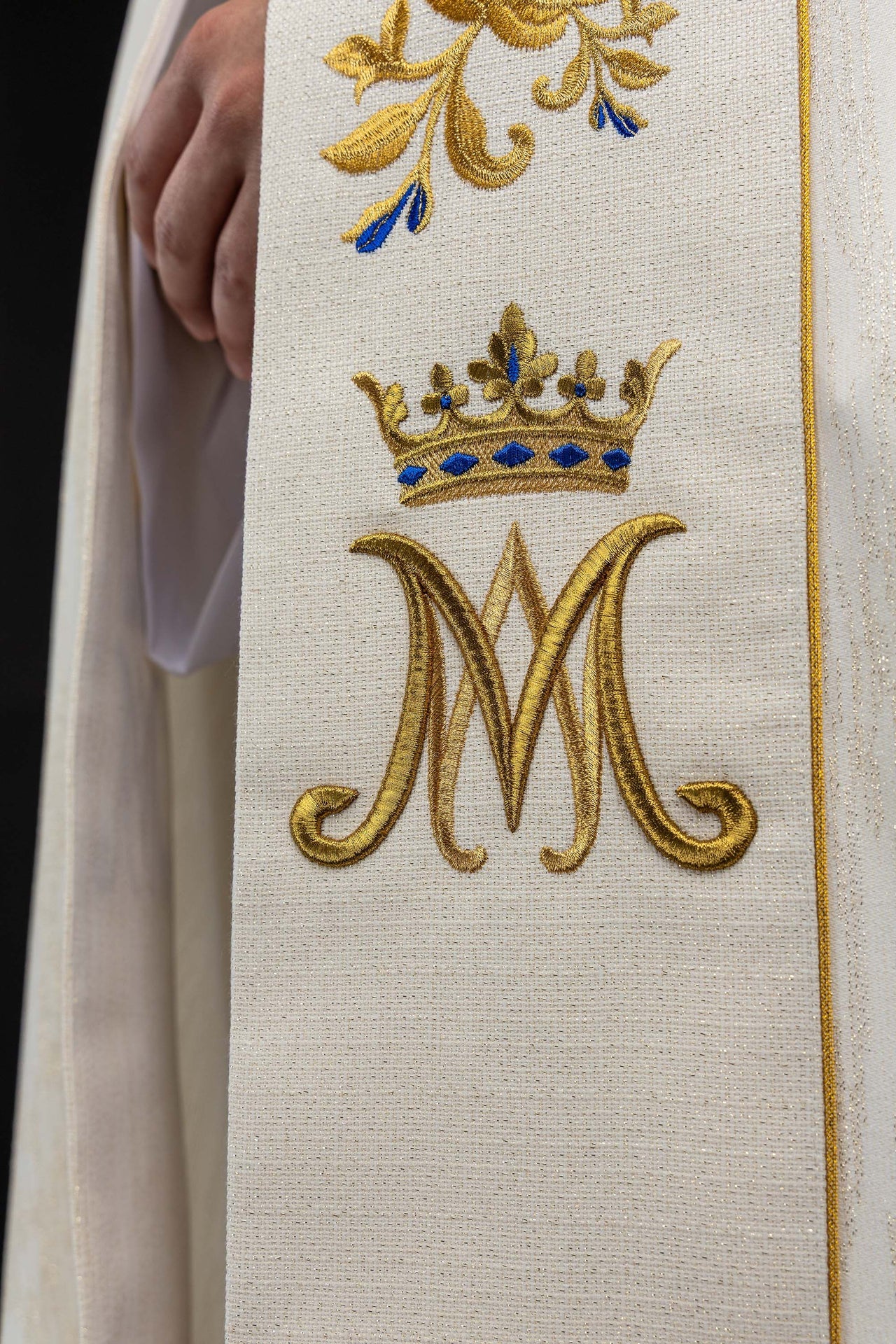 Ecru embroidered cope with a Marian symbol