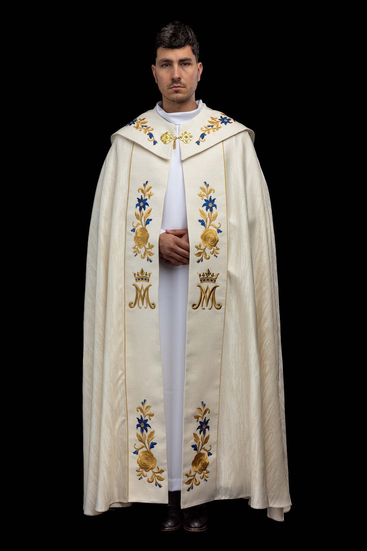 Ecru embroidered cope with a Marian symbol