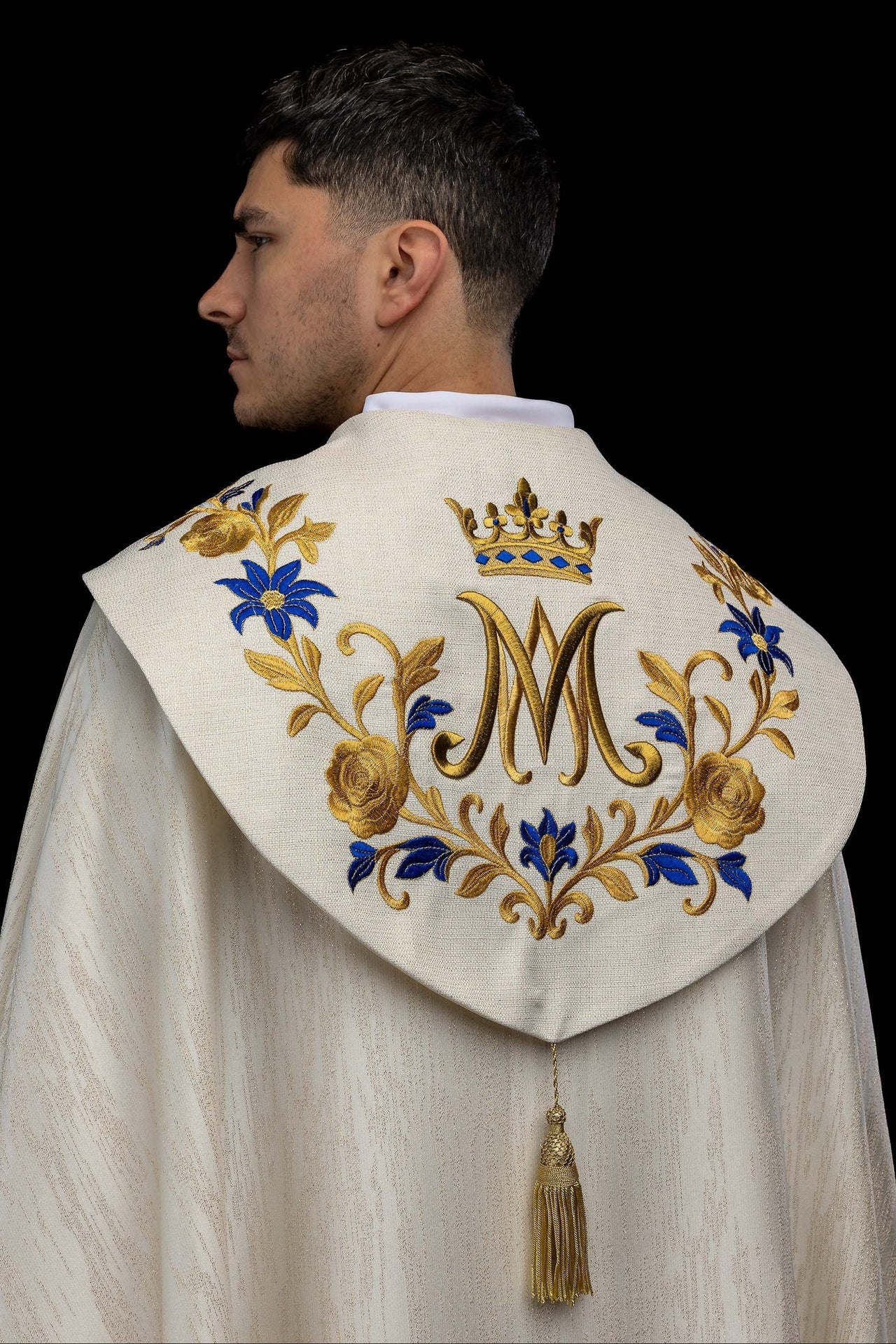 Ecru embroidered cope with a Marian symbol
