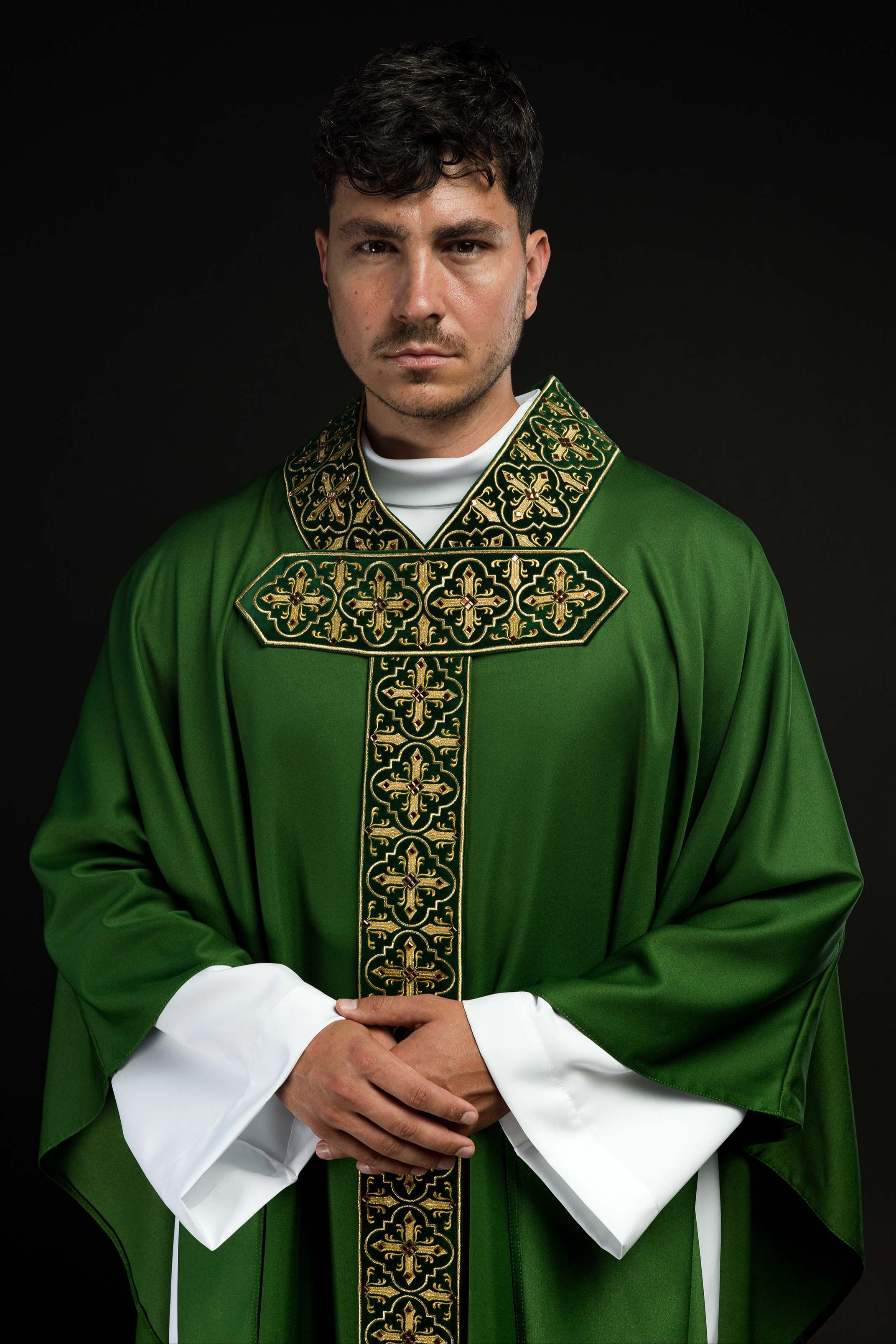 Green chasuble finished with 500 green faceted stones - CHASUBLES.COM