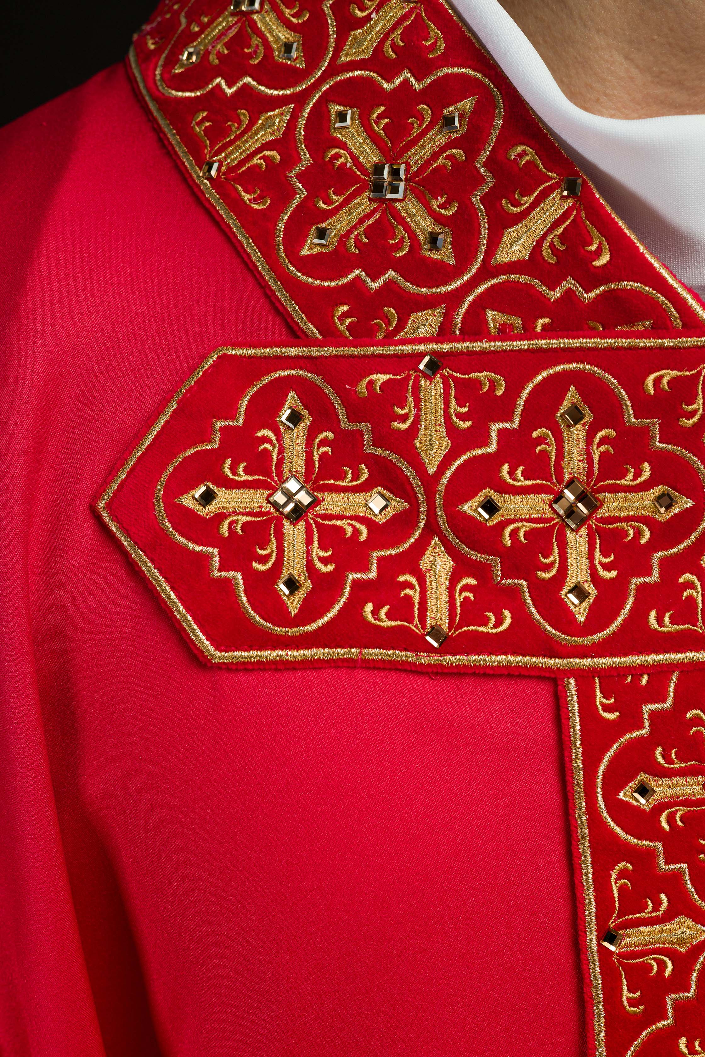 Red chasuble finished with 500 red faceted stones - CHASUBLES.COM