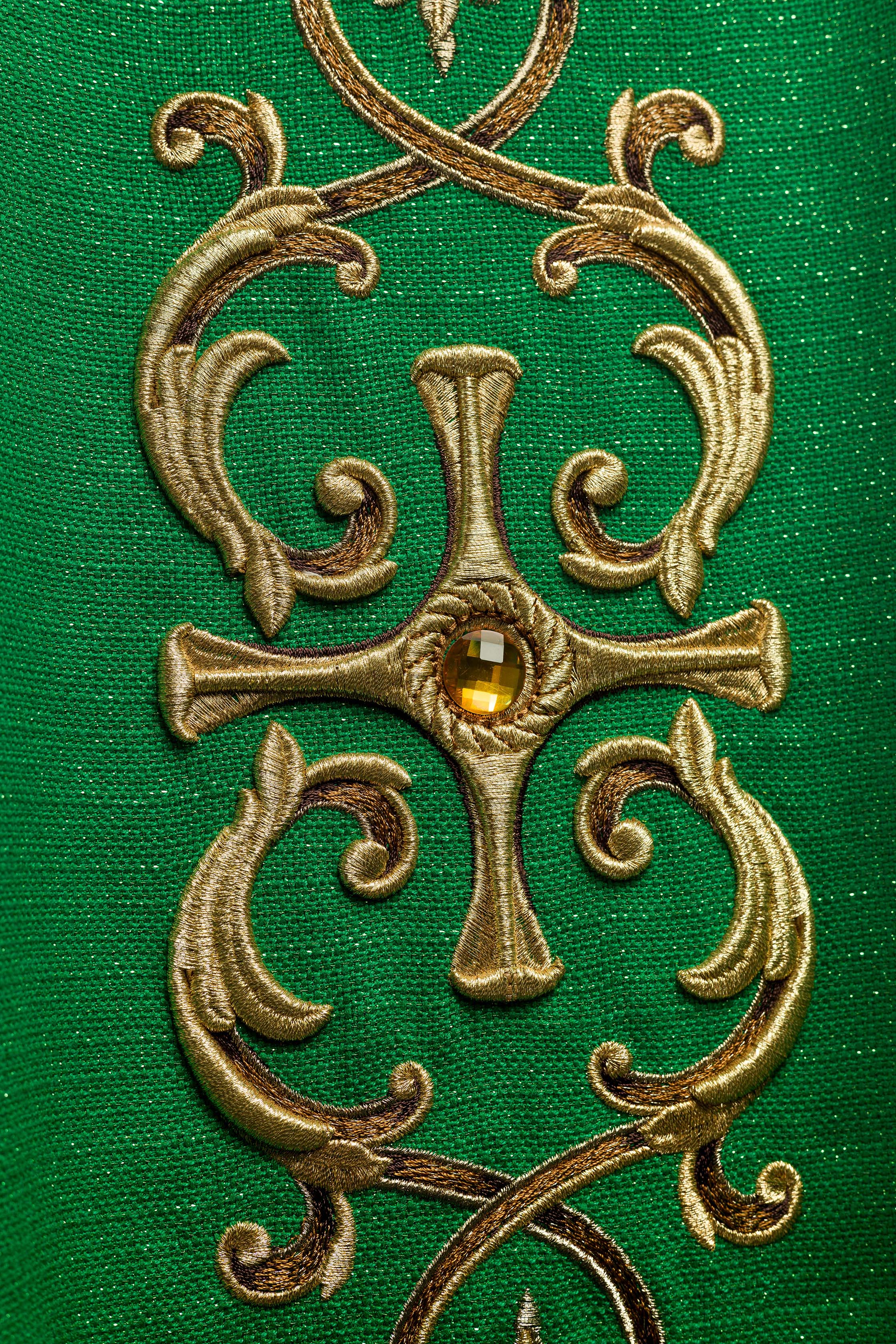 Green chasuble richly embroidered with gemstones - CHASUBLES.COM
