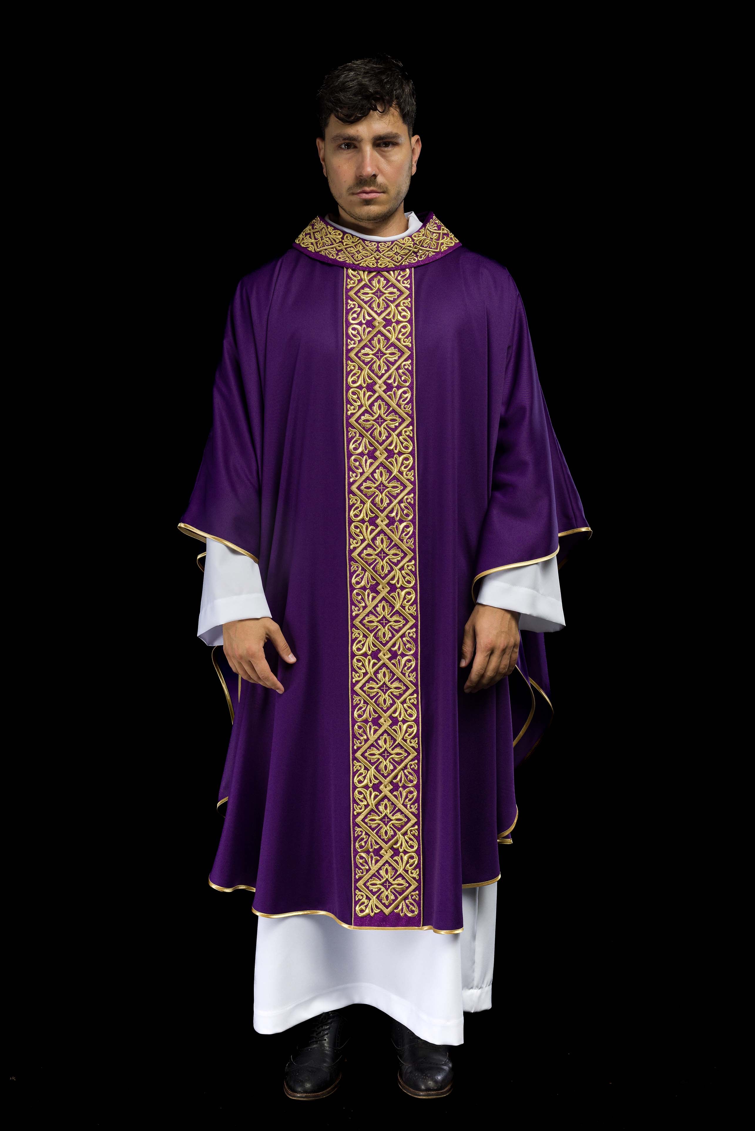 Purple chasuble with embroidered collar - CHASUBLES.COM
