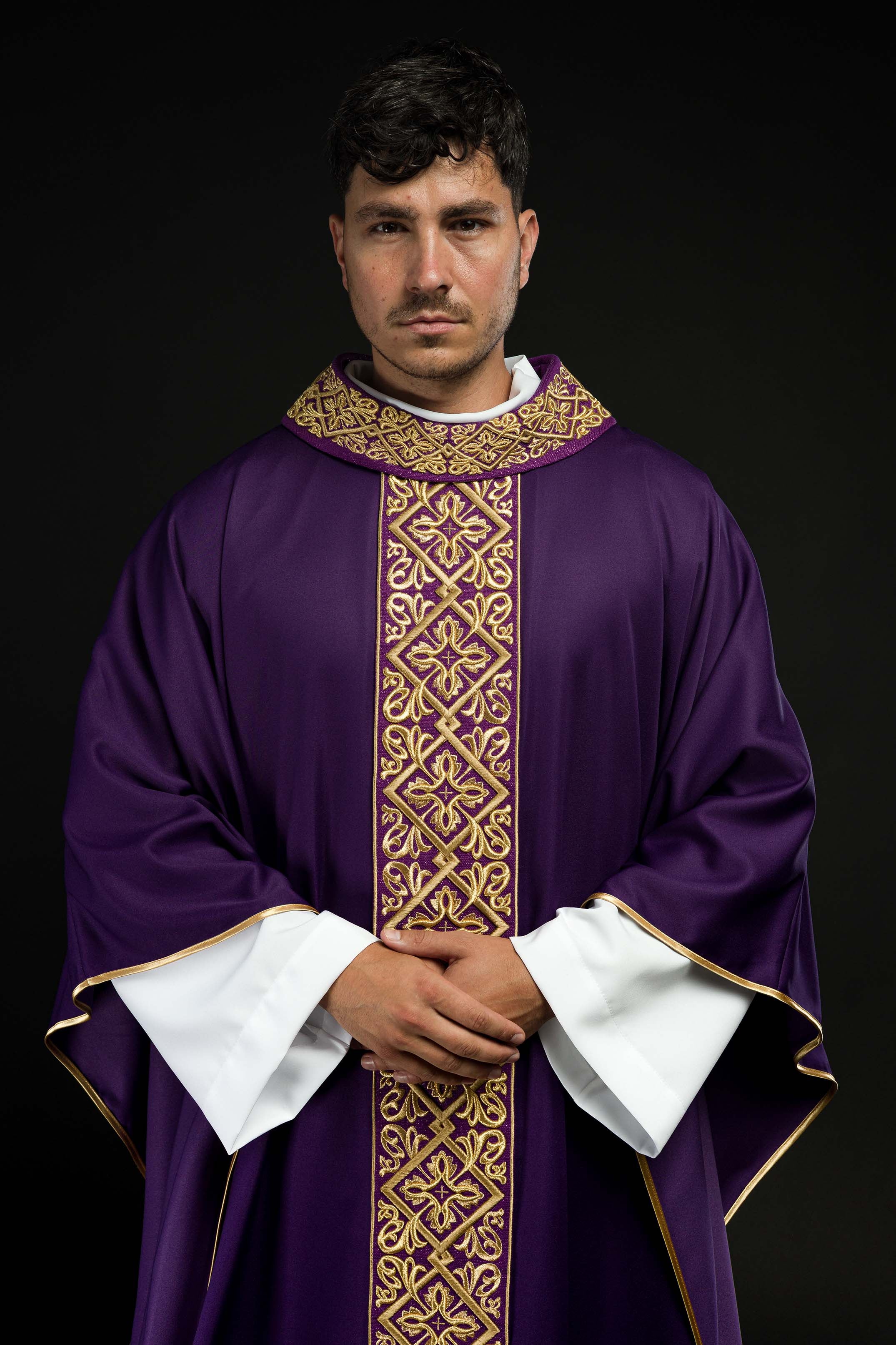 Purple chasuble with embroidered collar - CHASUBLES.COM