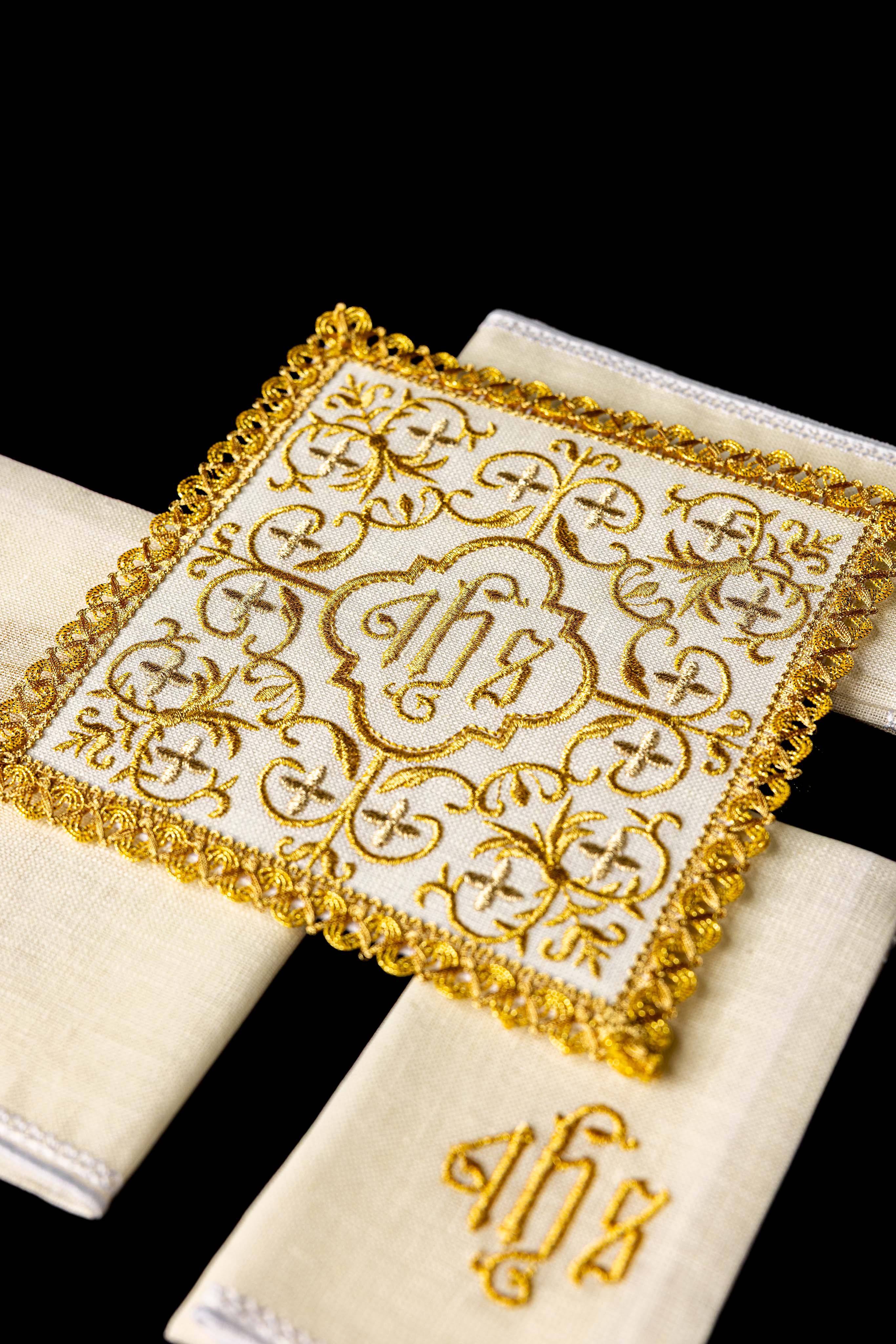 Linen Holy Family Chalice Linens - CHASUBLES.COM