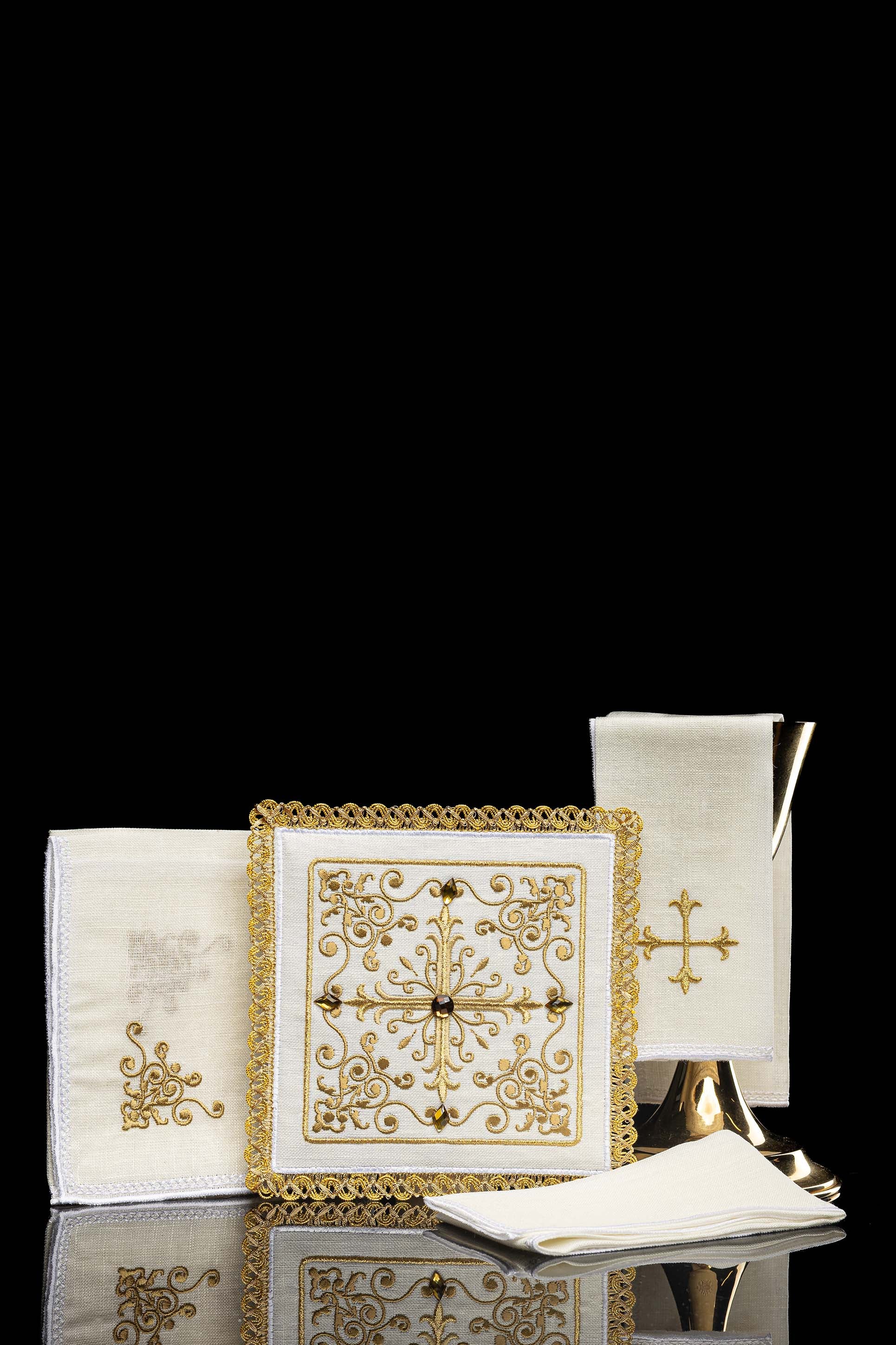 Richly decorated Chalice Linen Set with cross embroidery - CHASUBLES.COM