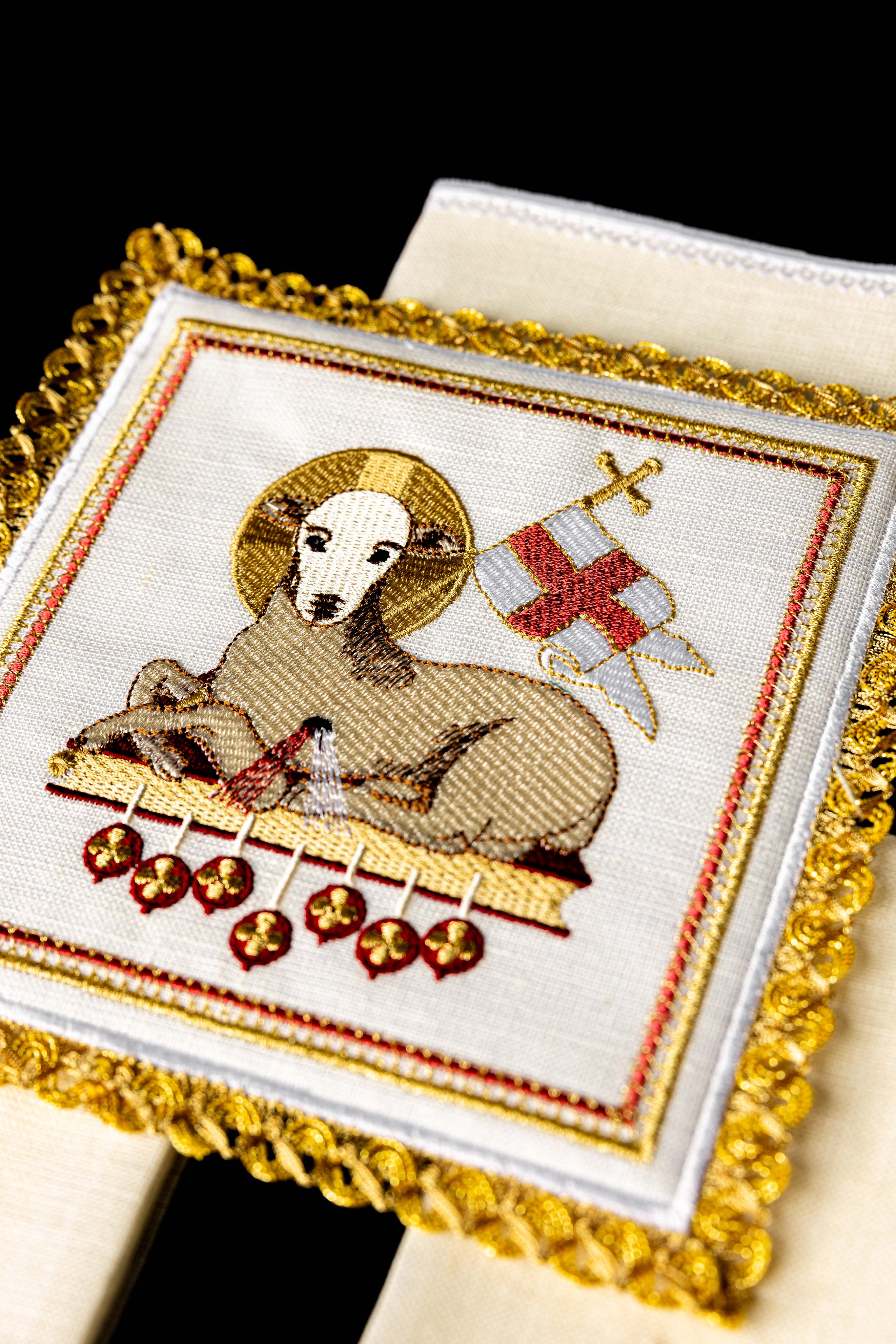 Mass linen set with lamb motif - CHASUBLES.COM