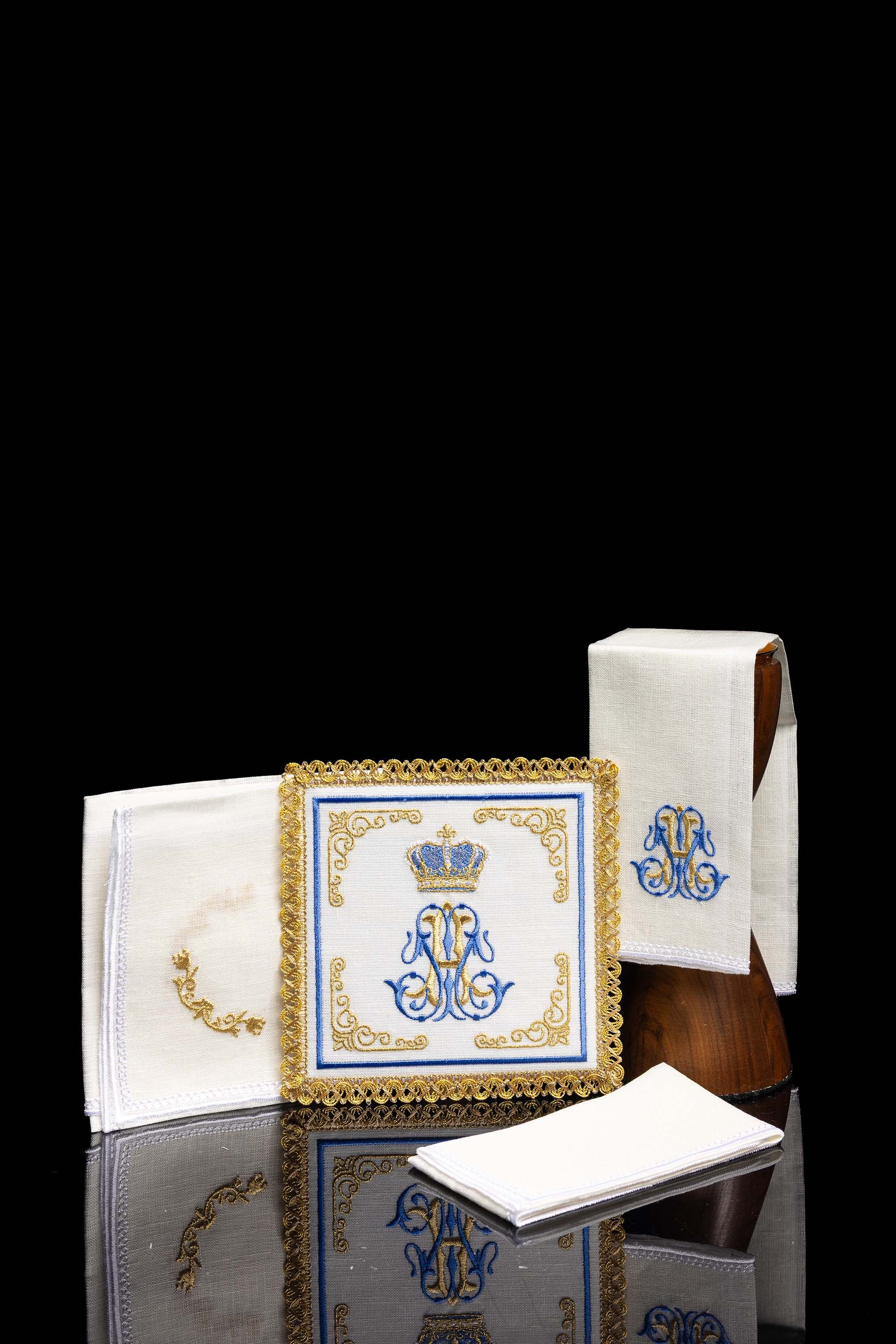 Marian altar linens set - CHASUBLES.COM