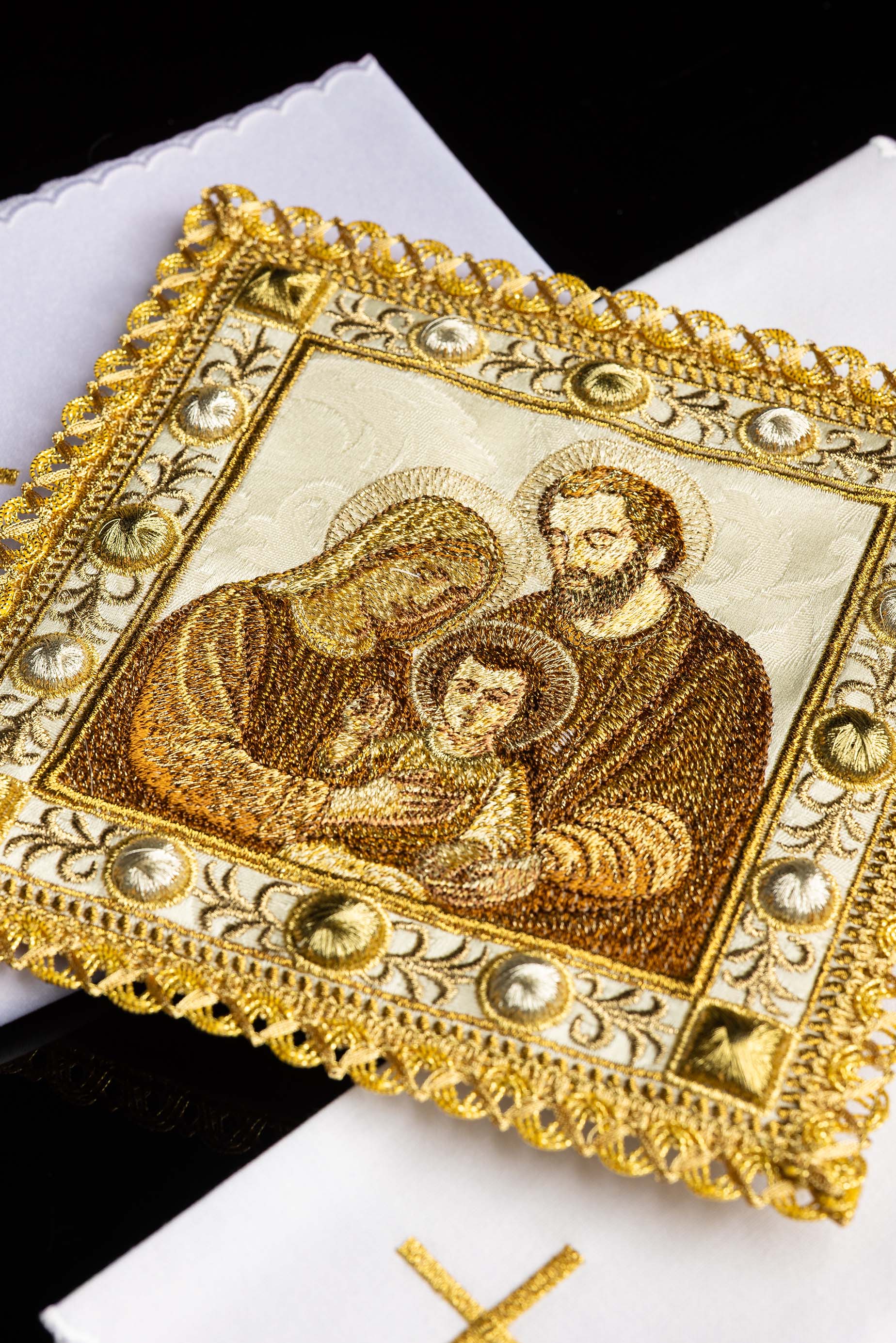 Christmas Chalice Linen Set with the Image of the Holy Family - CHASUBLES.COM