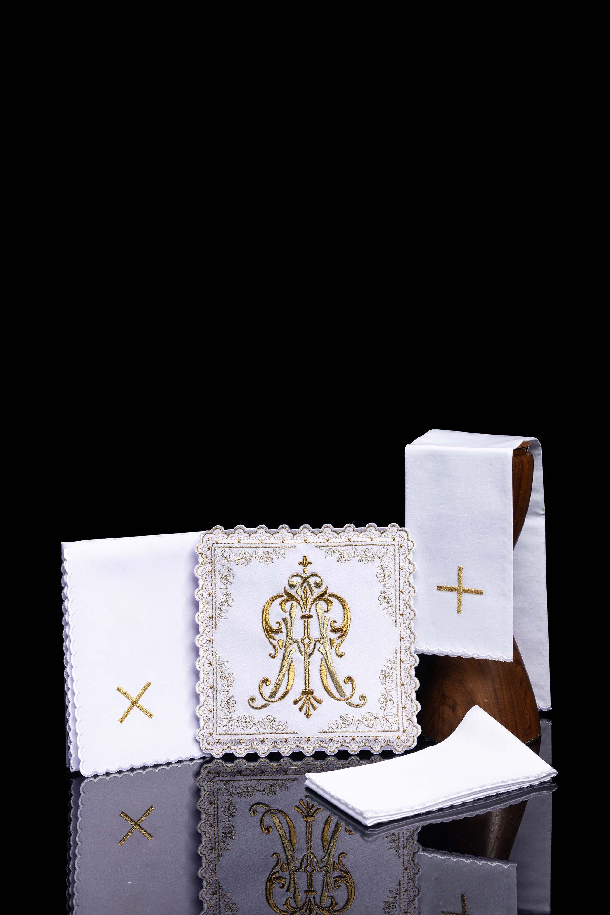 Liturgical chalice set with gold embroidered Marian motif - CHASUBLES.COM