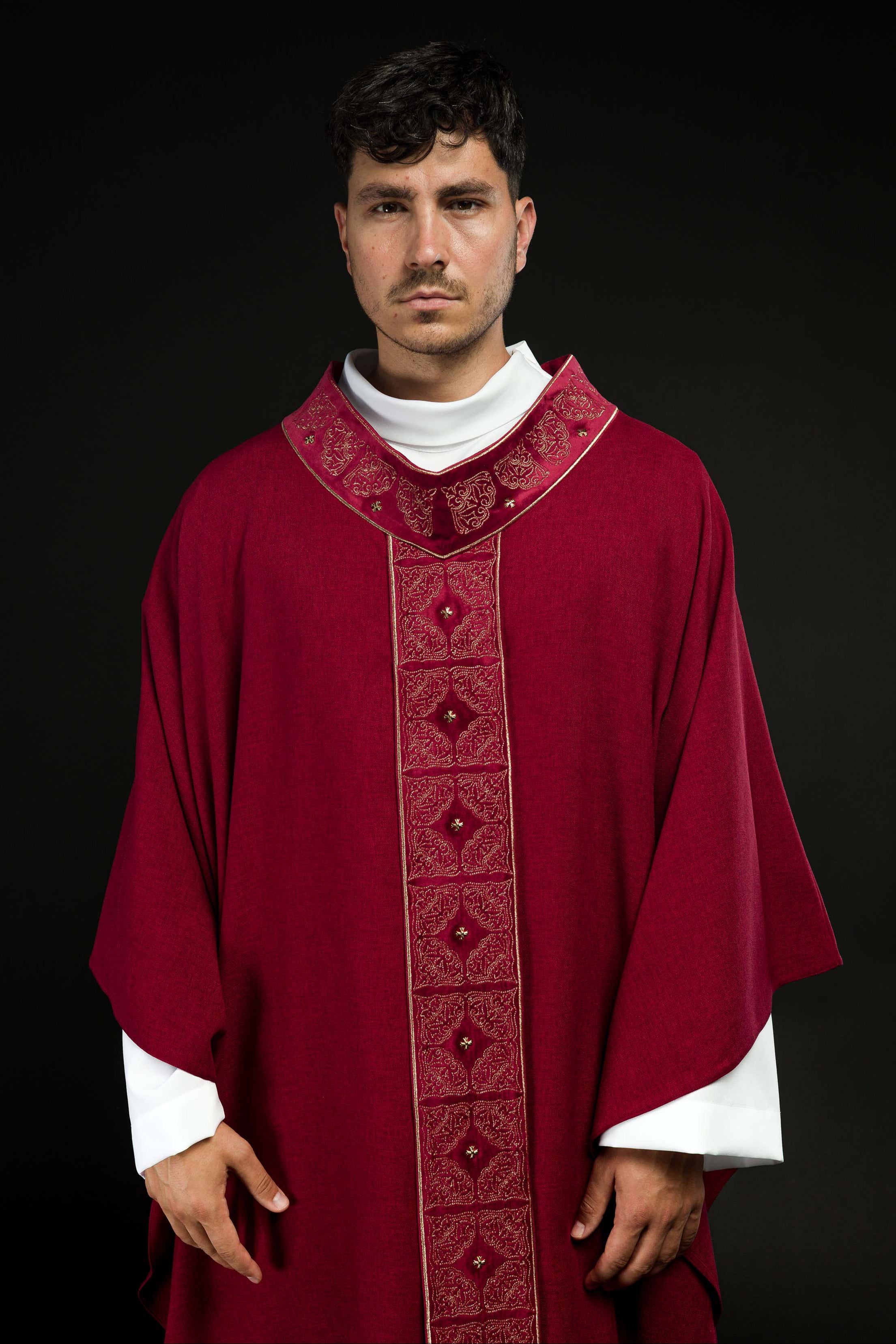 Chasuble with richly embroidered belt and collar in red - CHASUBLES.COM