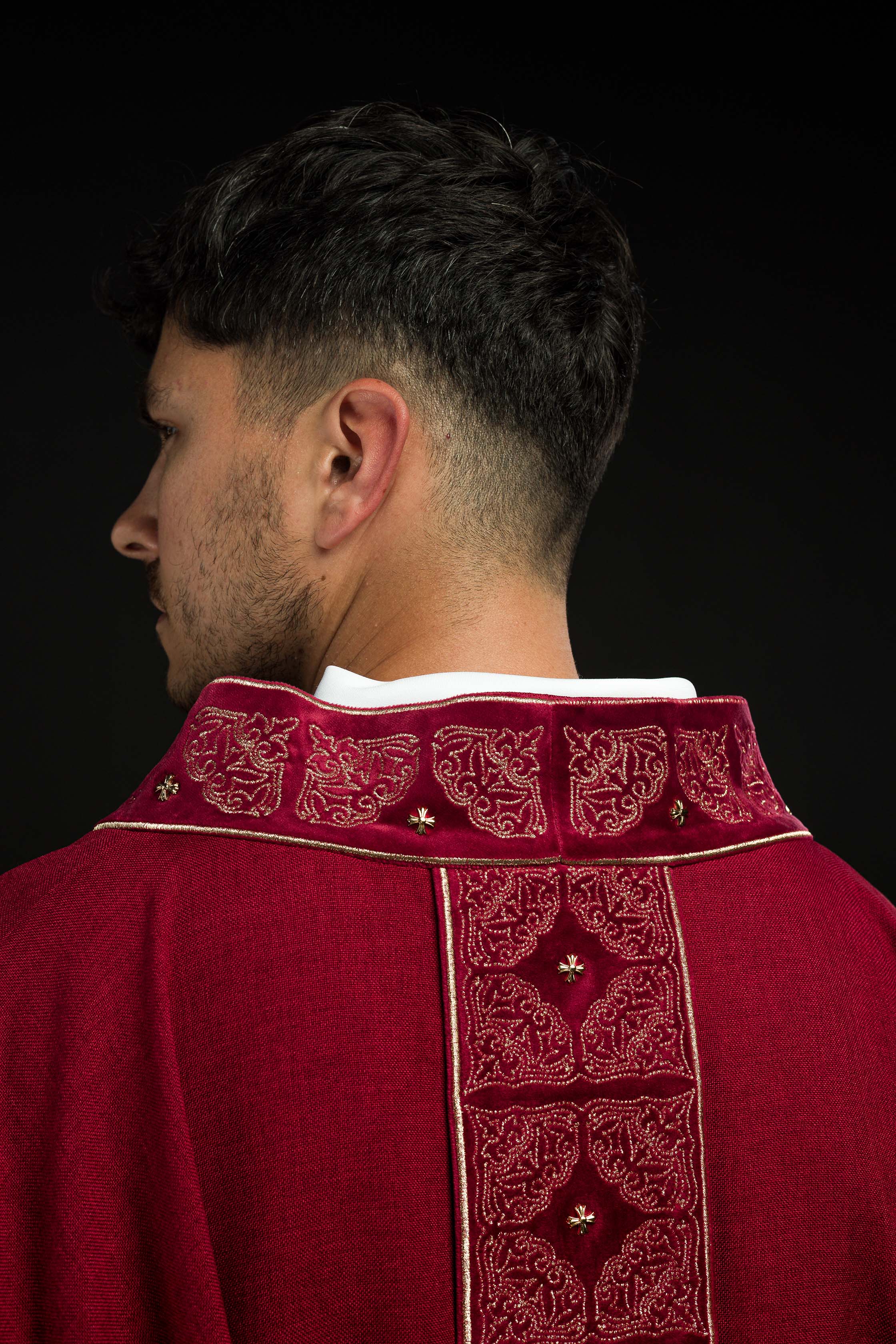 Chasuble with richly embroidered belt and collar in red - CHASUBLES.COM