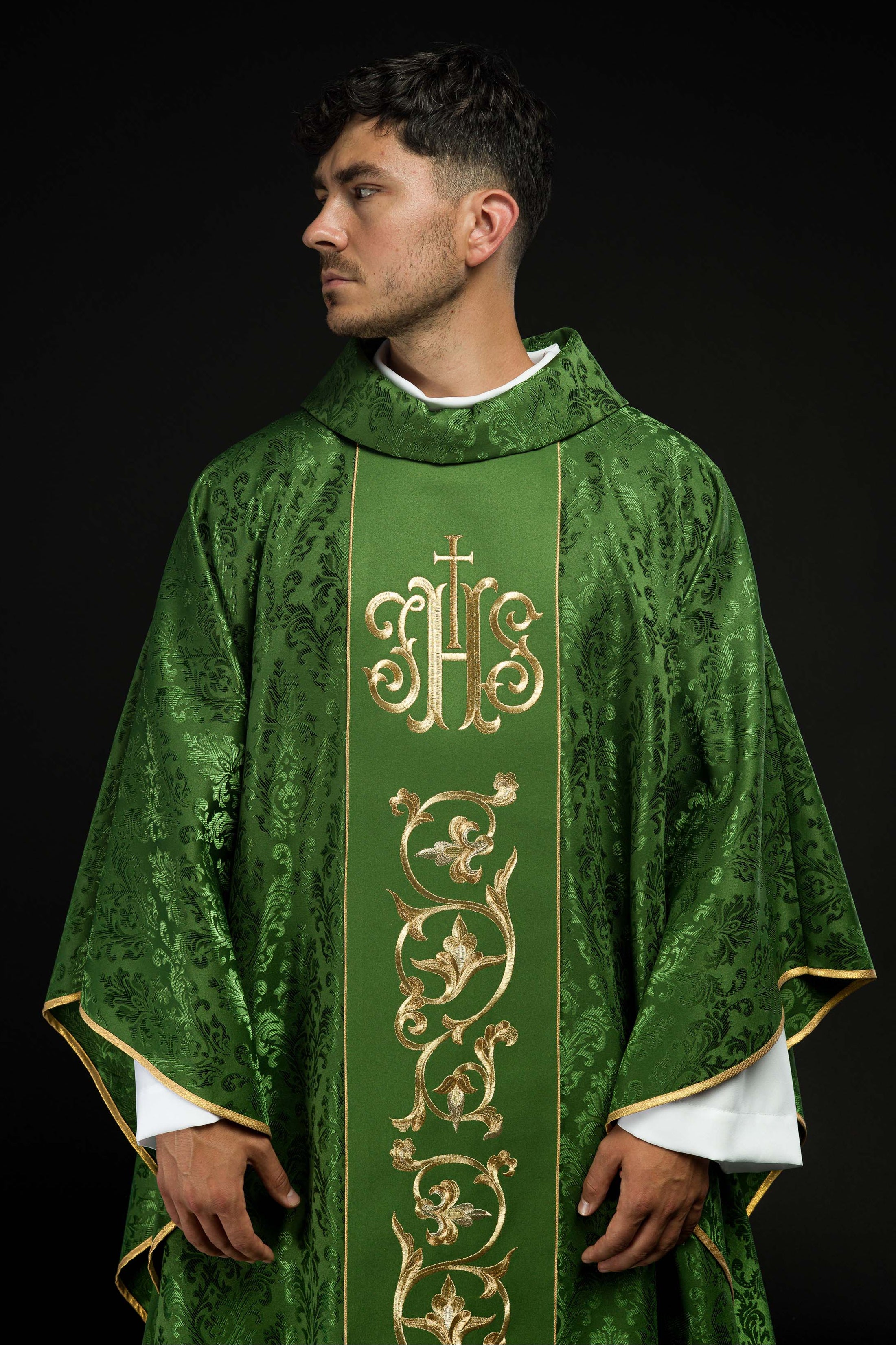 Green chasuble with JHS motif made of decorative texture - CHASUBLES.COM