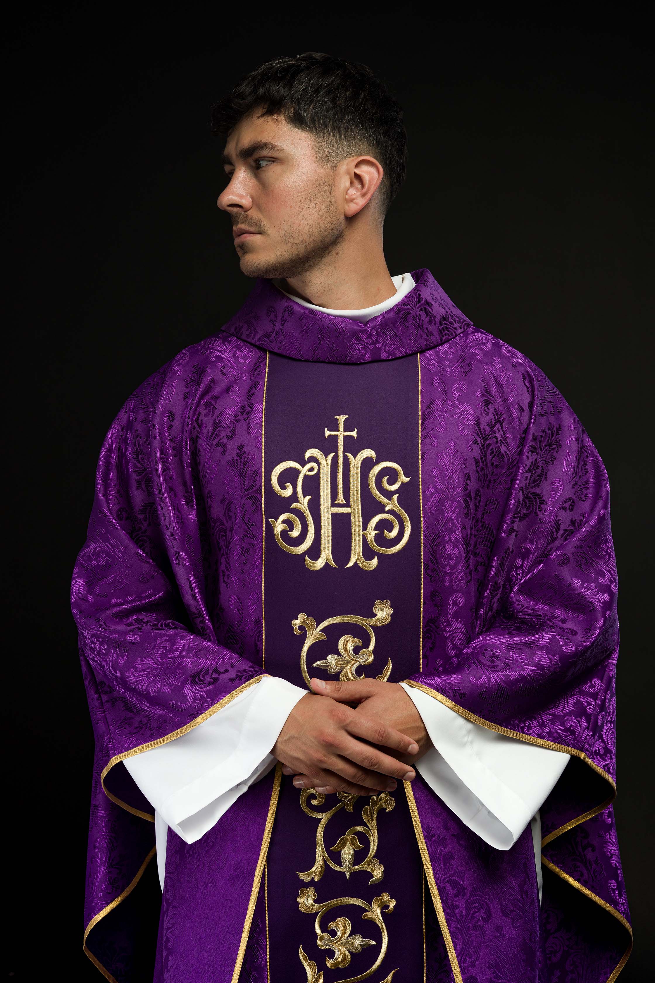 Purple chasuble made of jacquard texture with classic JHS motif - CHASUBLES.COM