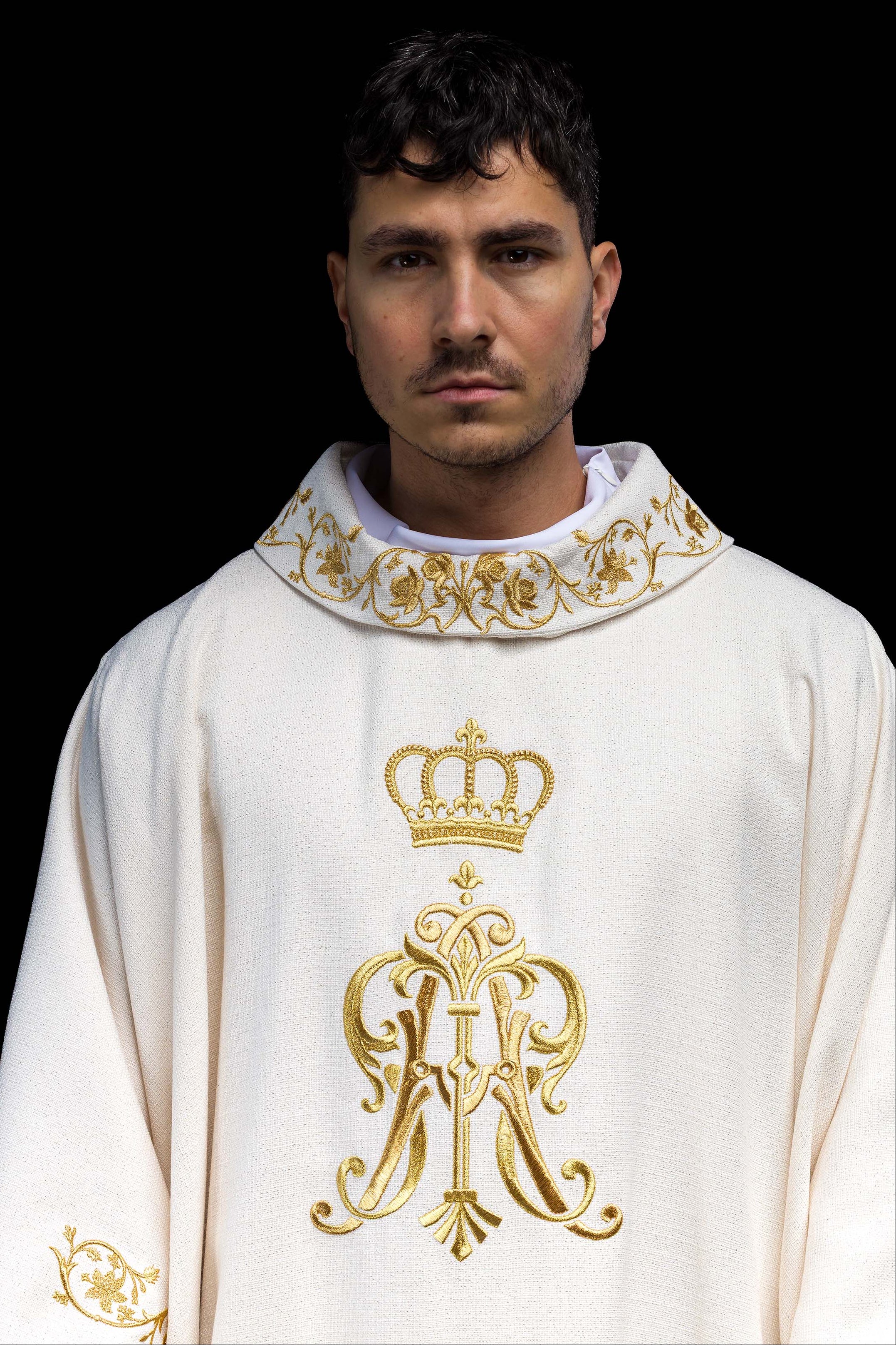 Liturgical chasuble with embroidered Maria Crown motif