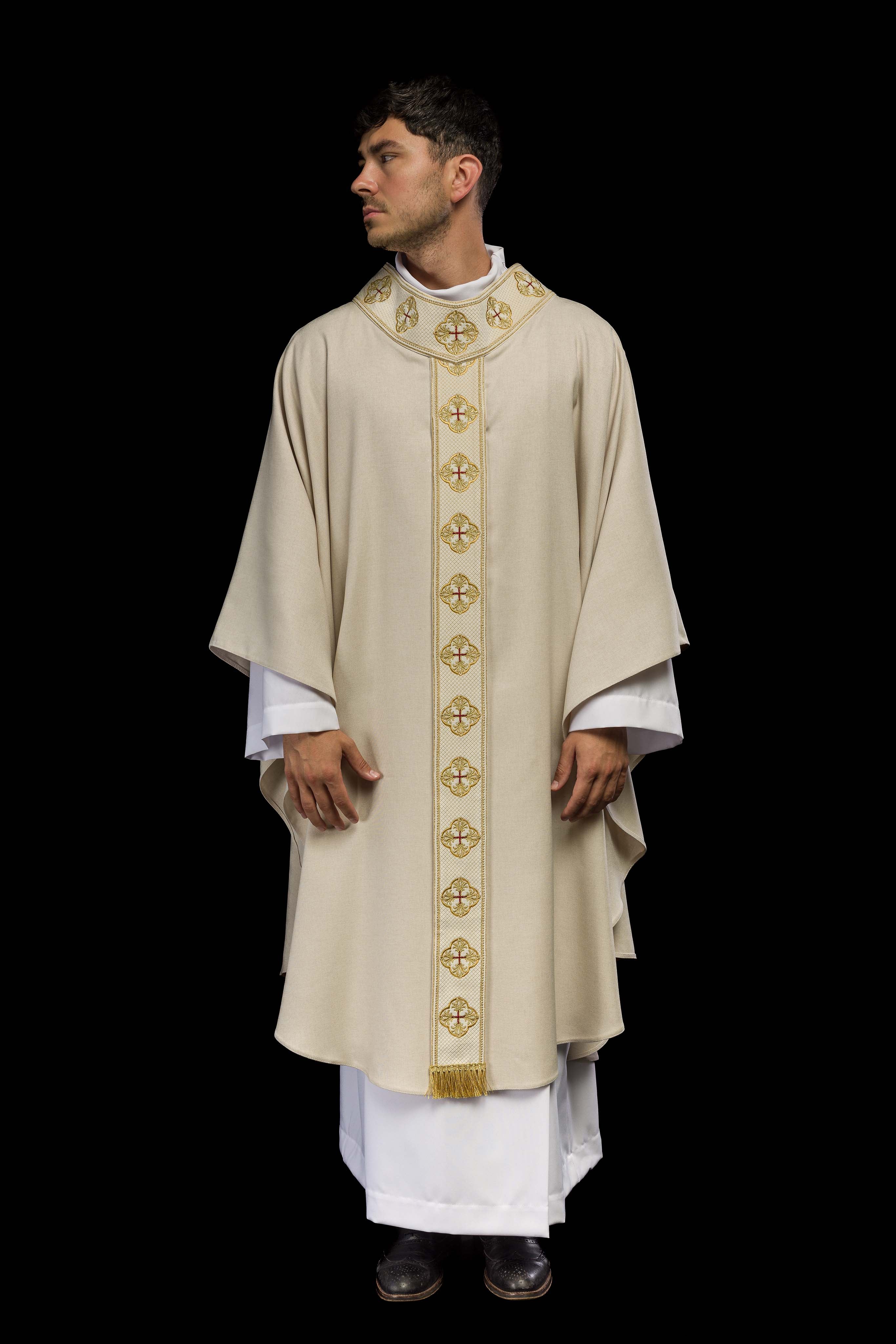 Chasuble in ecru color with embroidered belt and collar in crosses - CHASUBLES.COM