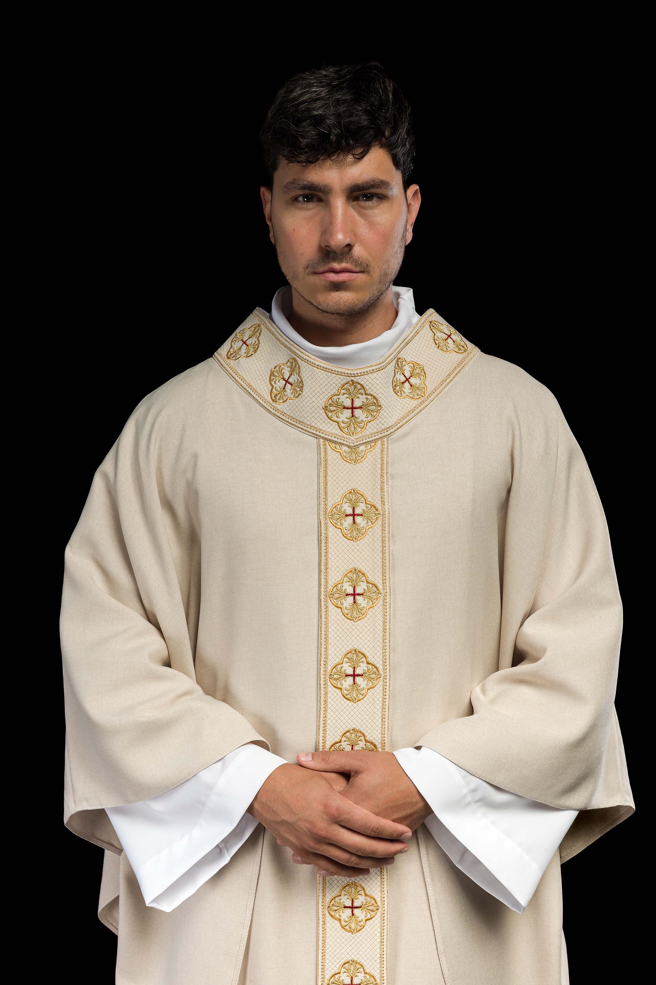Chasuble in ecru color with embroidered belt and collar in crosses - CHASUBLES.COM