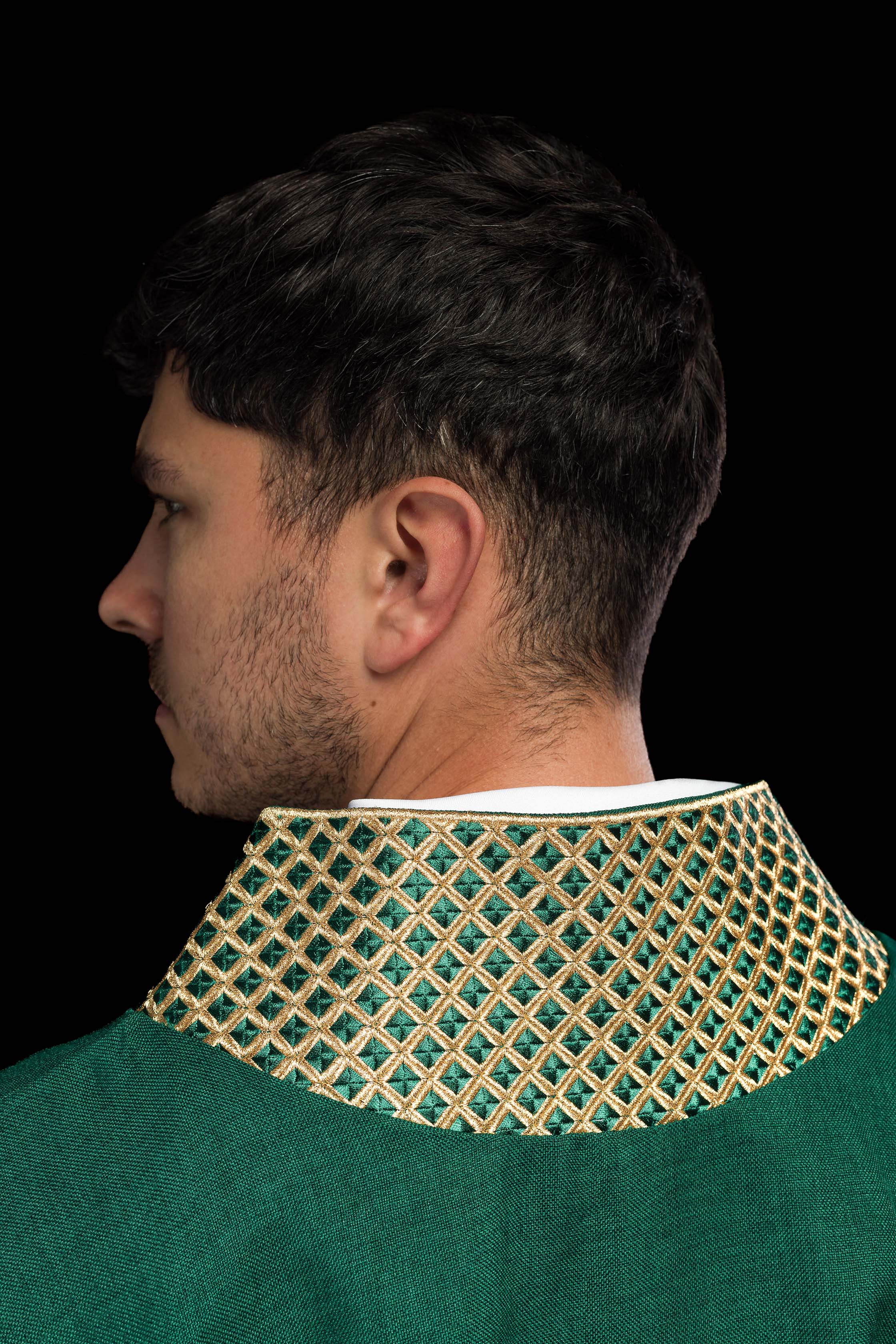 Green chasuble with embroidered gold crosses and collar - CHASUBLES.COM