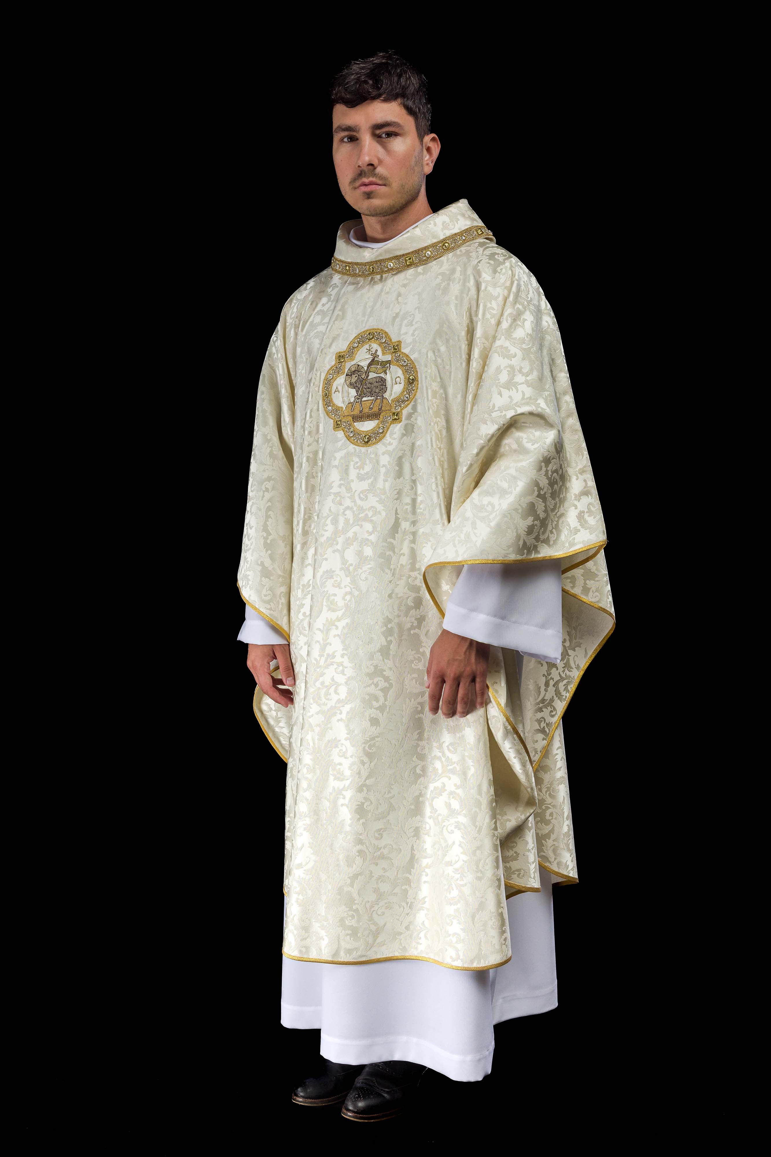 Chasuble with the Lamb of God for Easter made of decorative fabric - CHASUBLES.COM