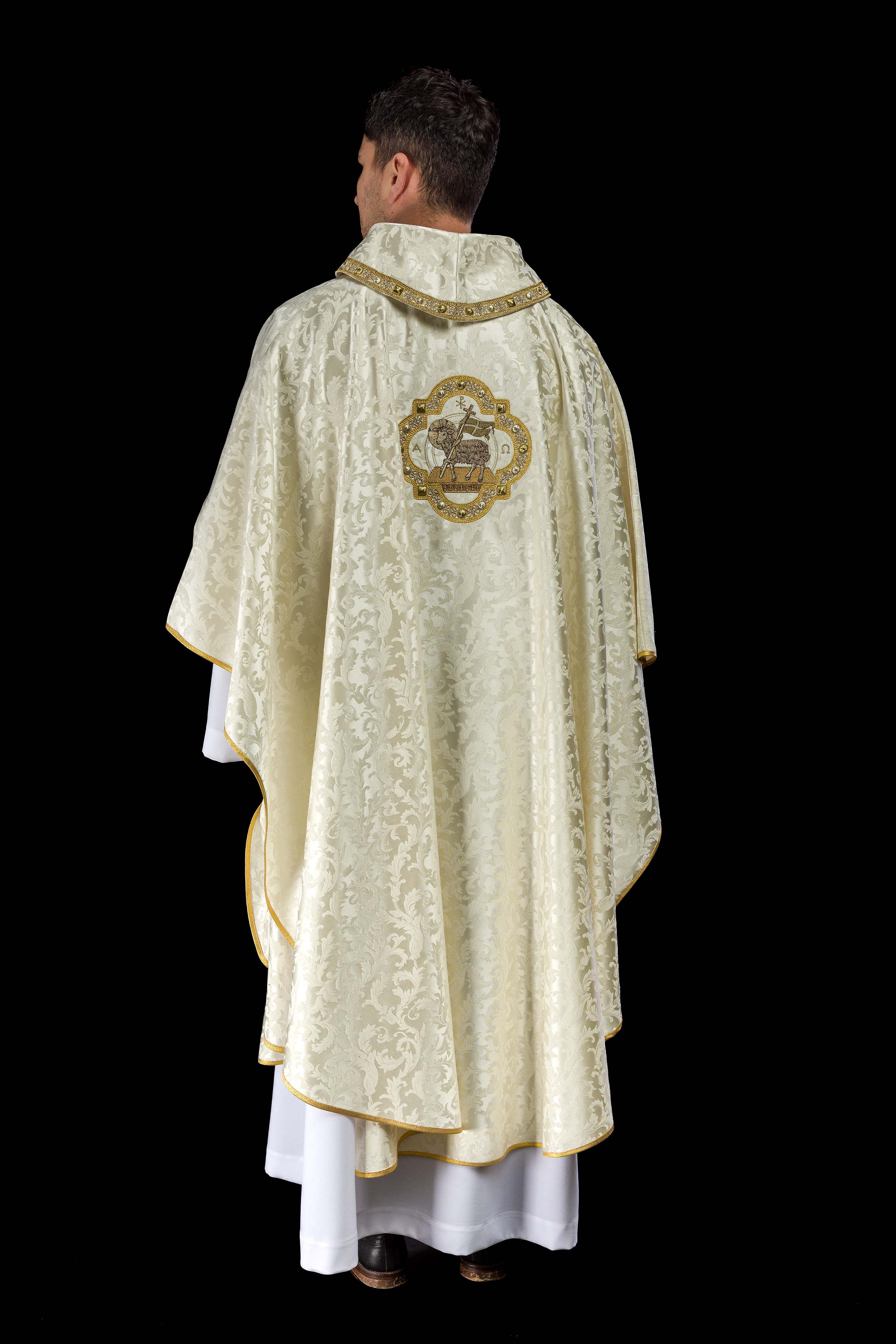 Chasuble with the Lamb of God for Easter made of decorative fabric - CHASUBLES.COM