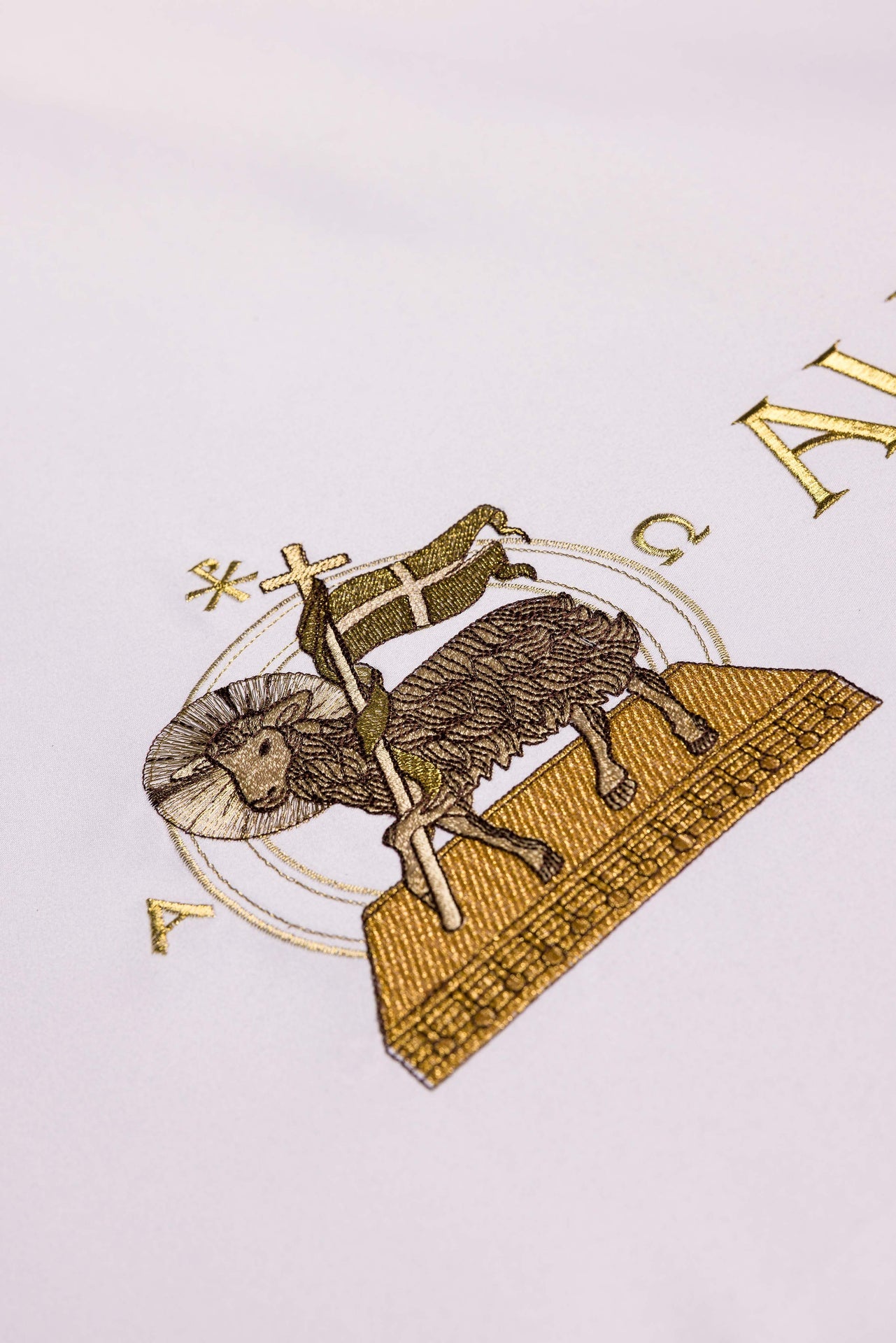 Obrus ołtarzowy na wielkanoc z haftem baranka - CHASUBLES.COM