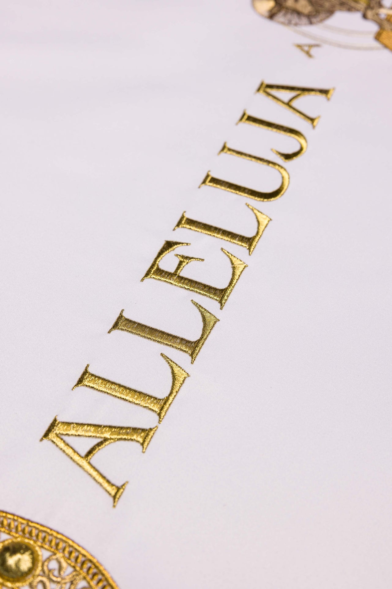 Obrus ołtarzowy na wielkanoc z haftem baranka - CHASUBLES.COM