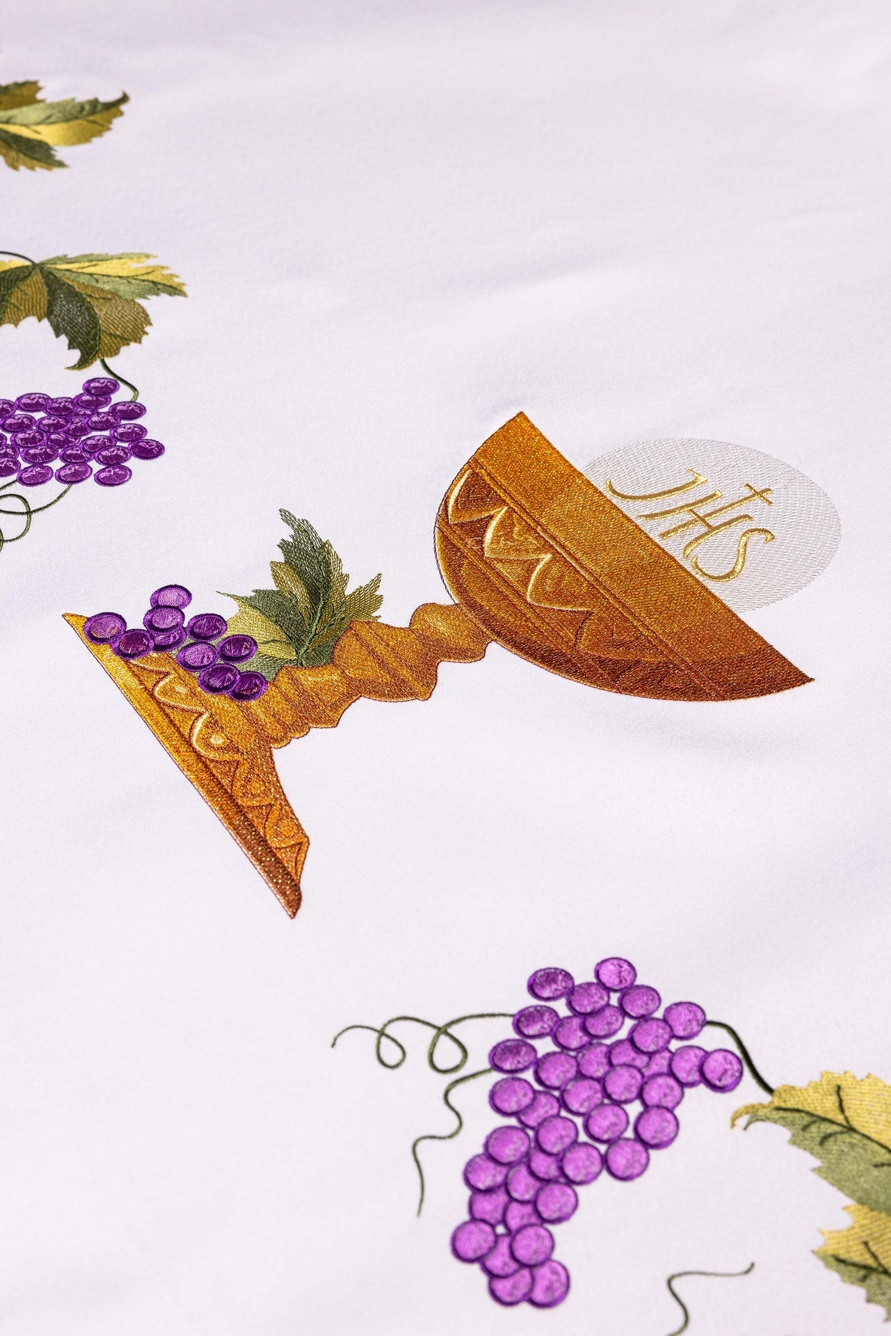 Altar cloth with an embroidered chalice symbol S-8852-04 150*300 - CHASUBLES.COM
