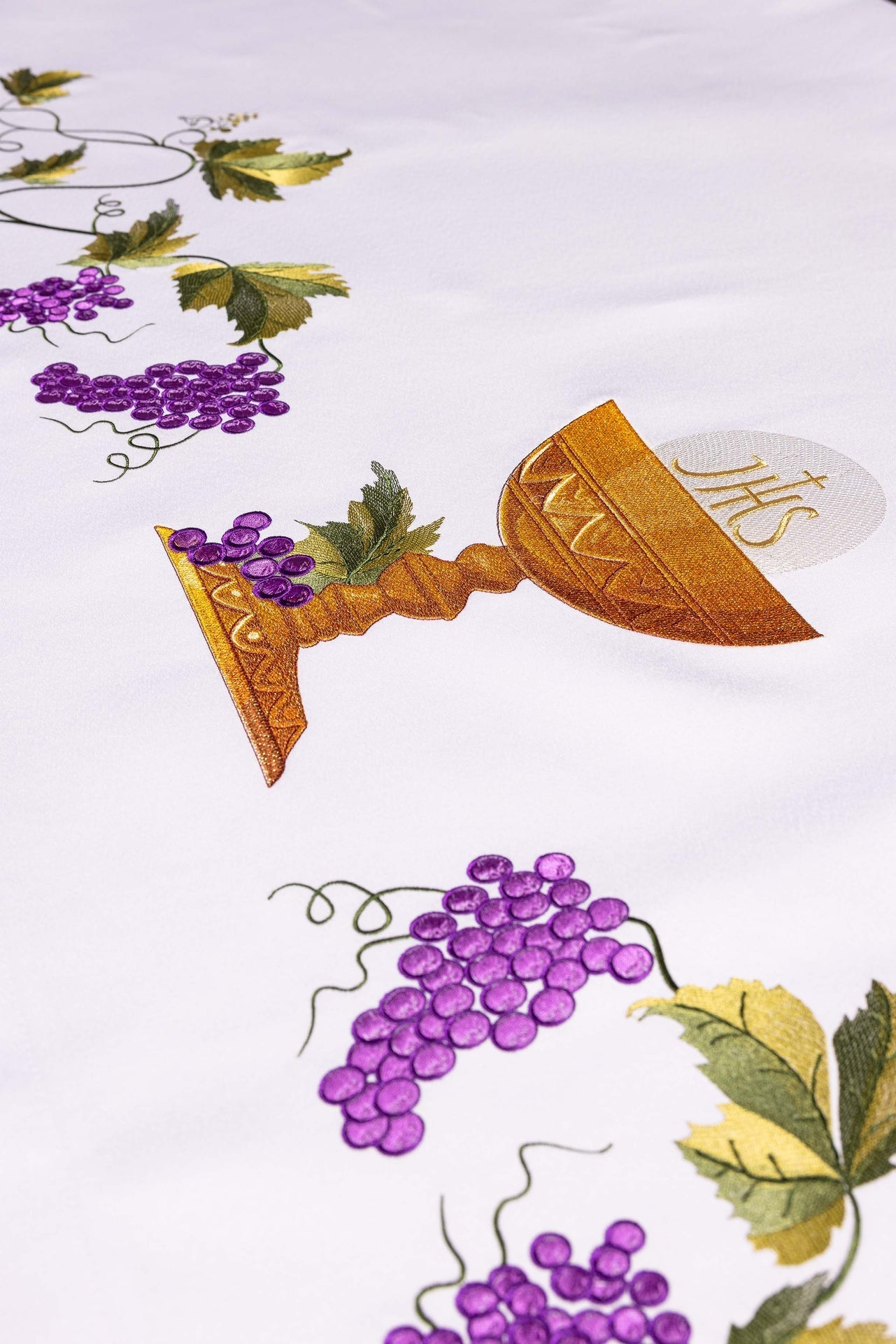 Altar cloth with an embroidered chalice symbol S-8852-04 150*300 - CHASUBLES.COM