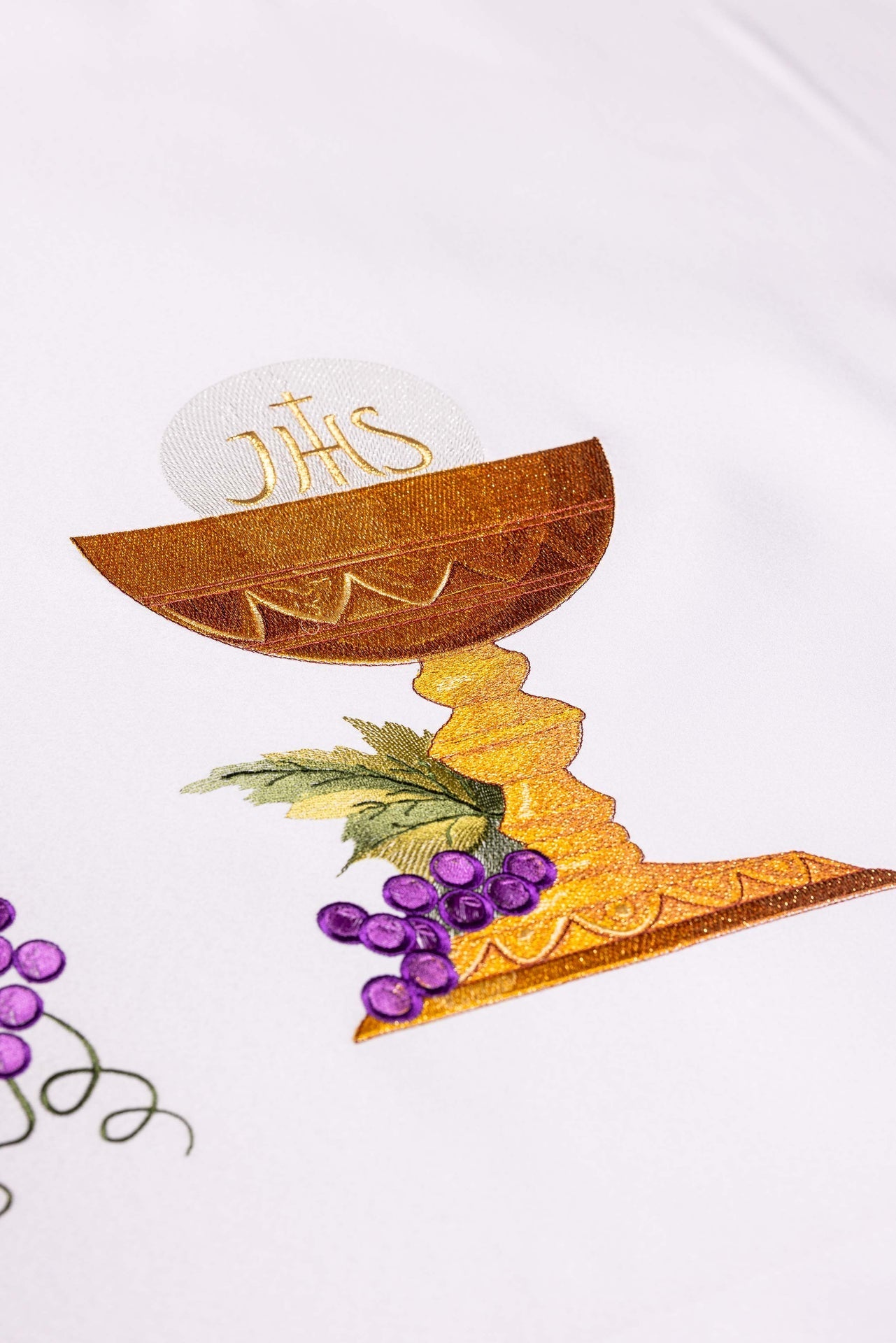 Altar cloth with an embroidered chalice symbol S-8852-04 150*300 - CHASUBLES.COM