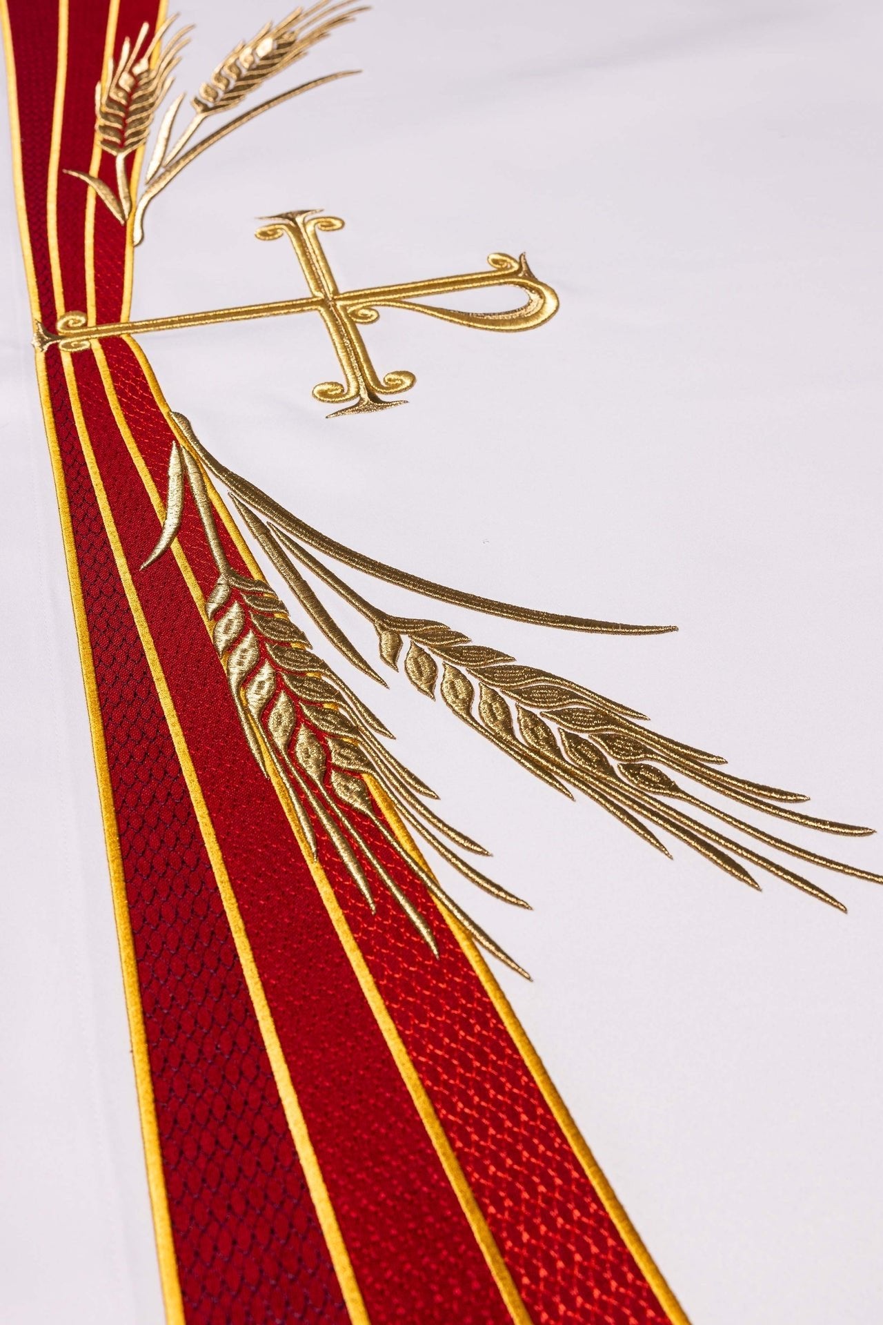 Altar cloth with an embroidered Pax symbol LE/8850/C2 150*300 - CHASUBLES.COM