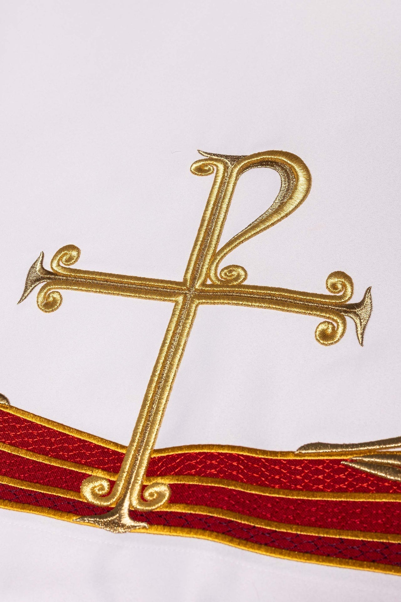 Altar cloth with an embroidered Pax symbol LE/8850/C2 150*300 - CHASUBLES.COM