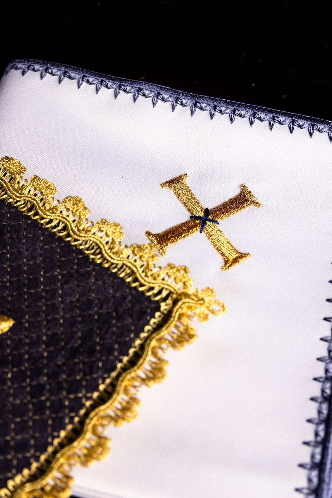 Altar Linens with embroidered cross purple velvet LE/5029/C3 - CHASUBLES.COM