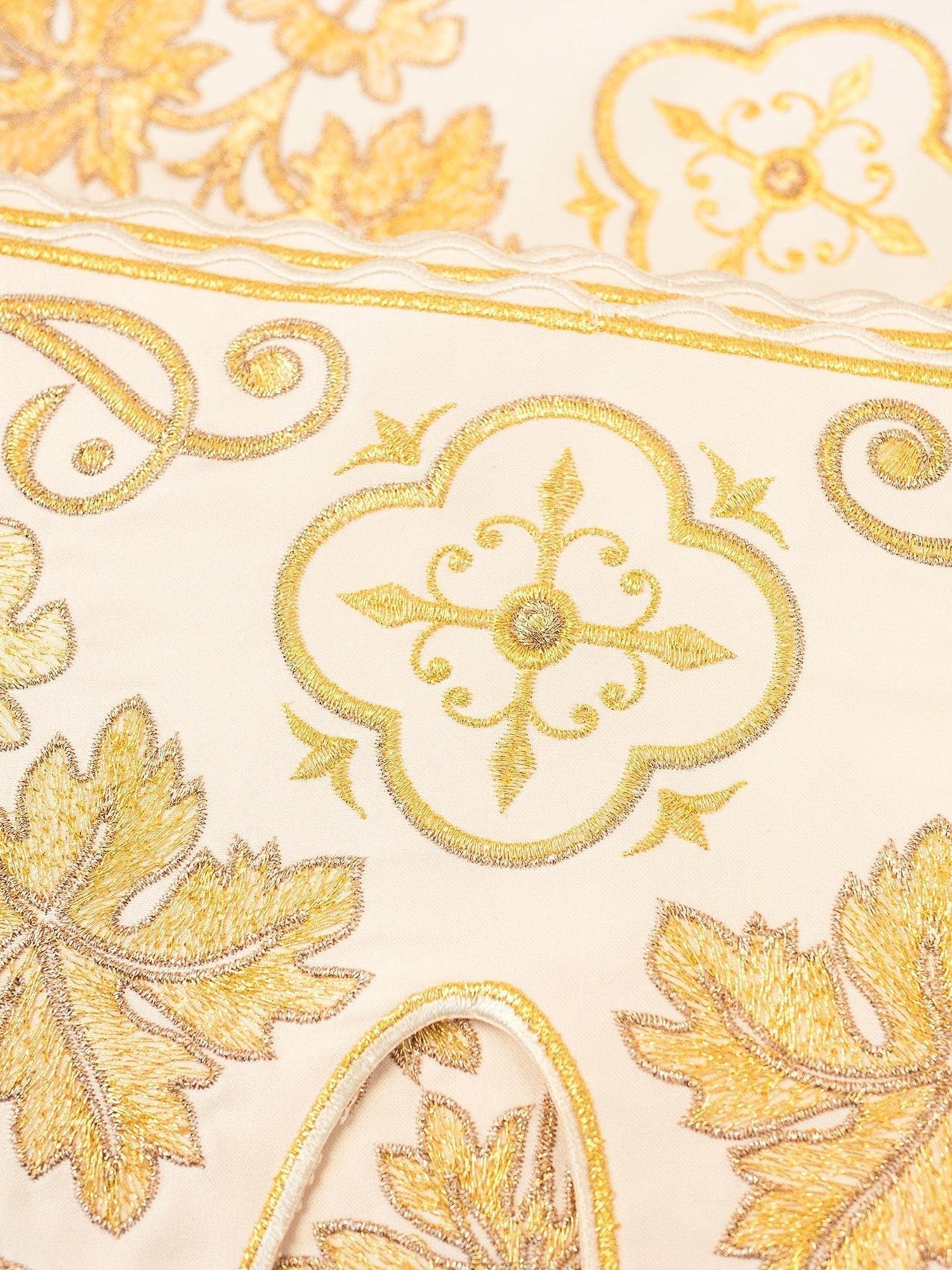 Altar superfrontal with front embroidery Cross ecru KOM/039/05 19cm 3,5m - HAFTINAUSA.COM