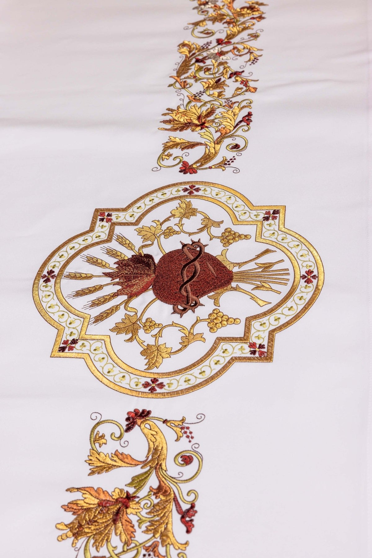 Altar tablecloth with Sacred Heart motif KOH/027 150*300 BIAŁY - CHASUBLES.COM