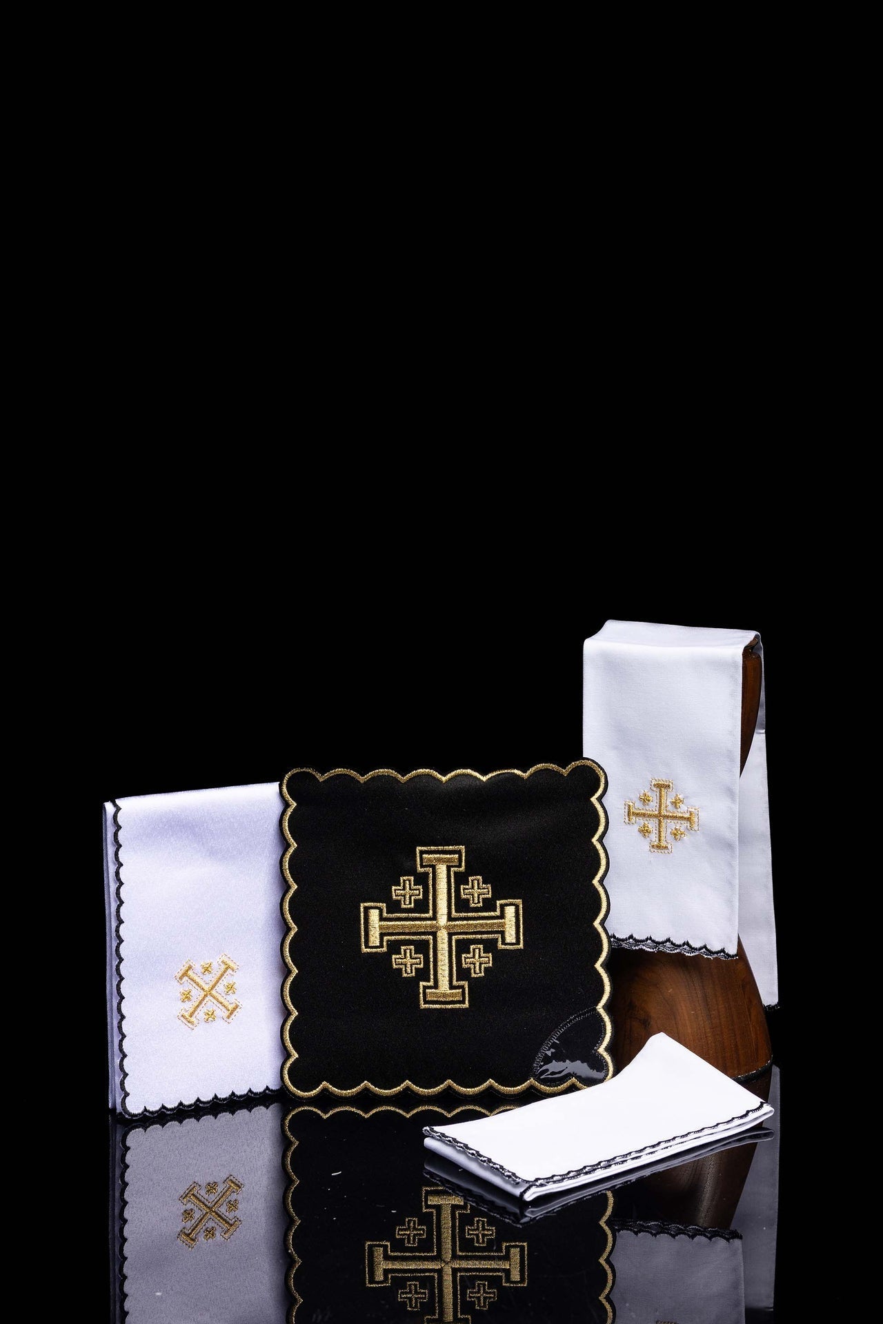 Black chalice linens set embroidered with the Jerusalem Cross KK/030/07 - CHASUBLES.COM