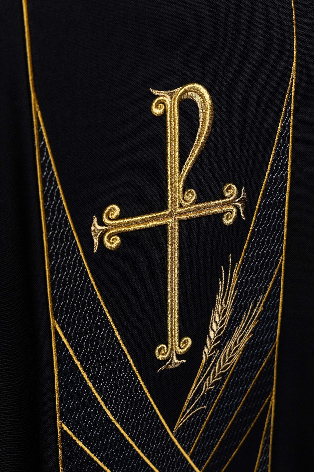 Black chasuble with an embroidered PAX band LE/7050/07 - CHASUBLES.COM