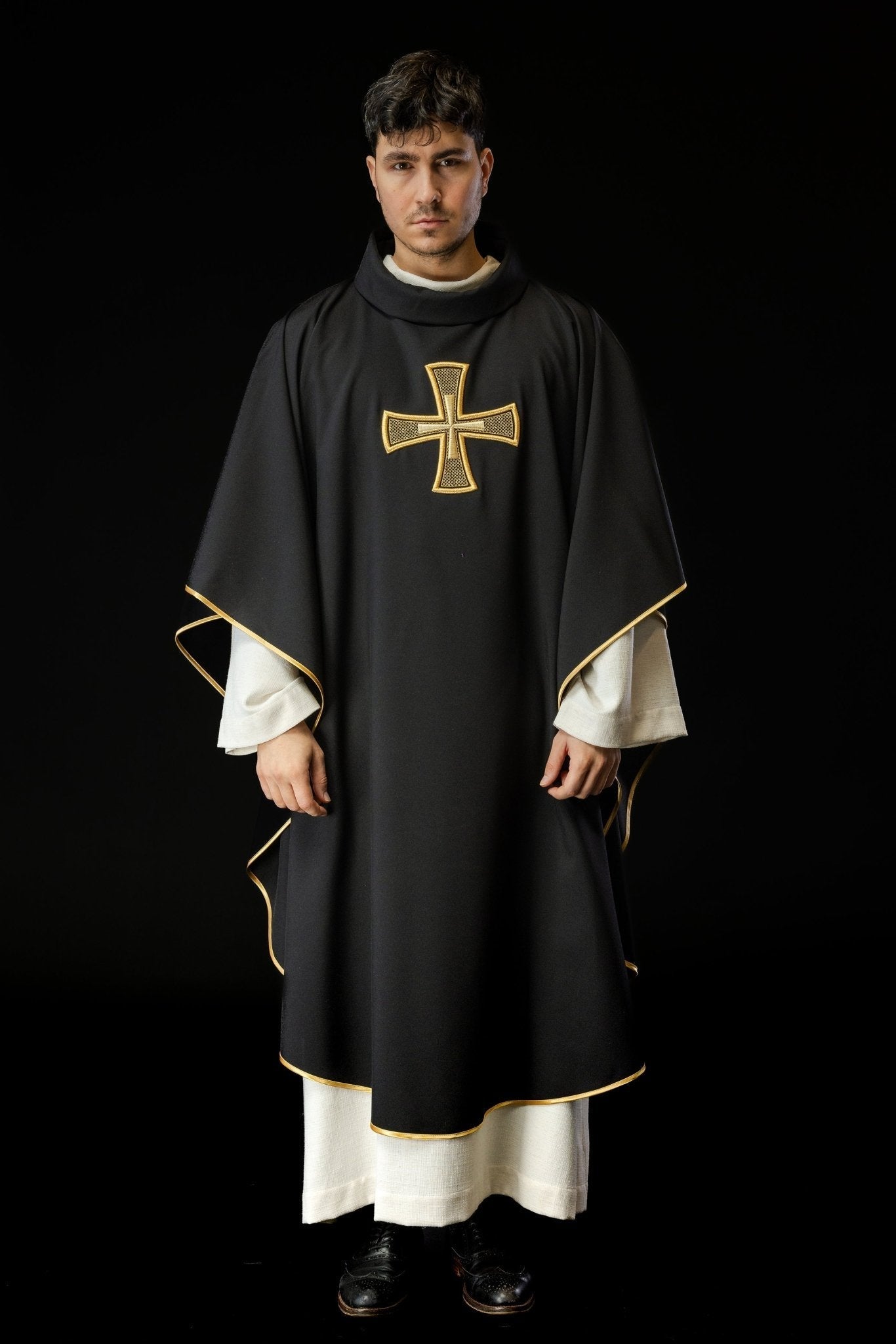Black chasuble with gold cross KOR/258/07/12 - HAFTINAUSA.COM
