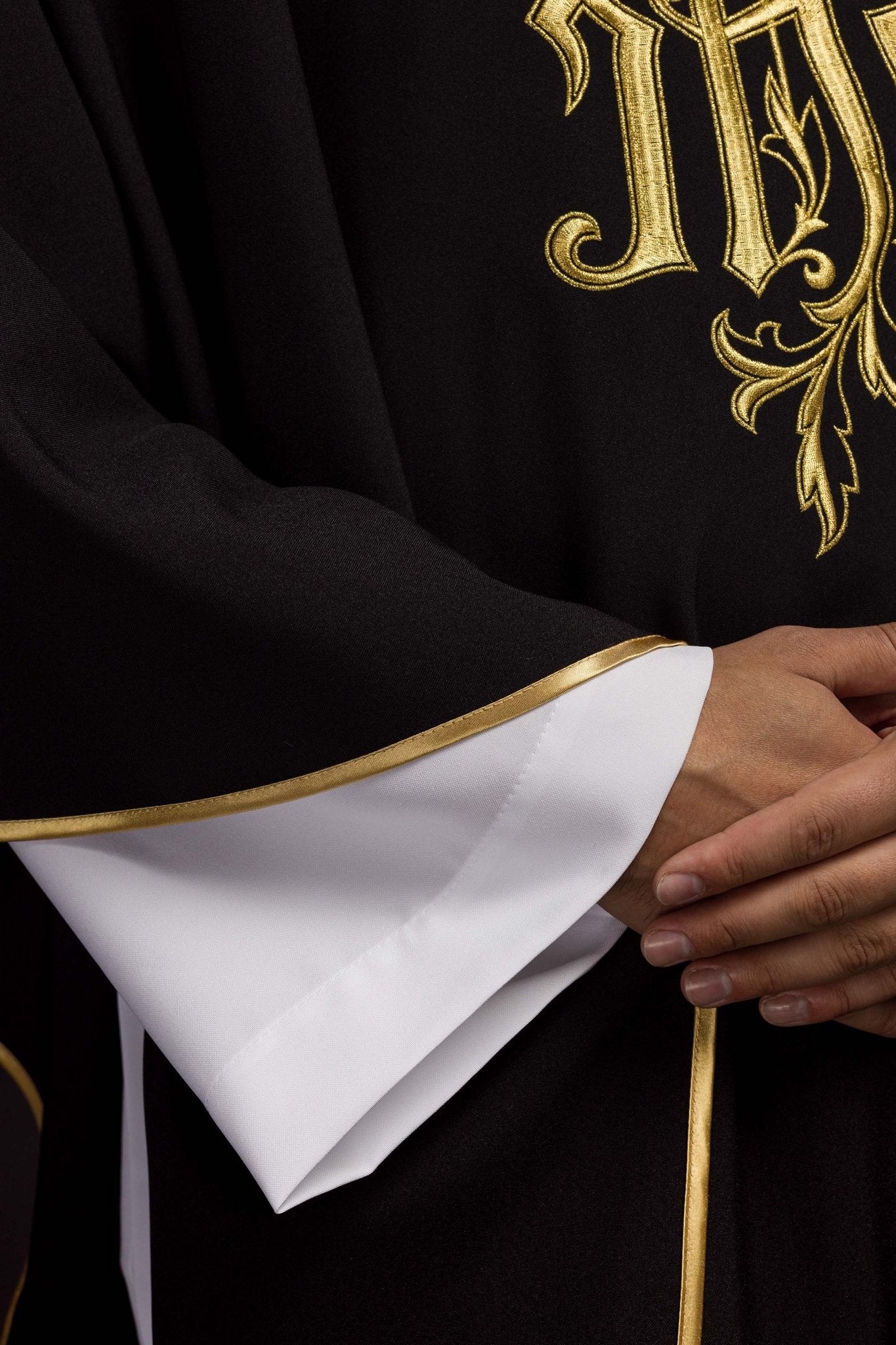 Black chasuble with gold raised IHS embroidery KOR/032/07/12 CZARNY - HAFTINAUSA.COM