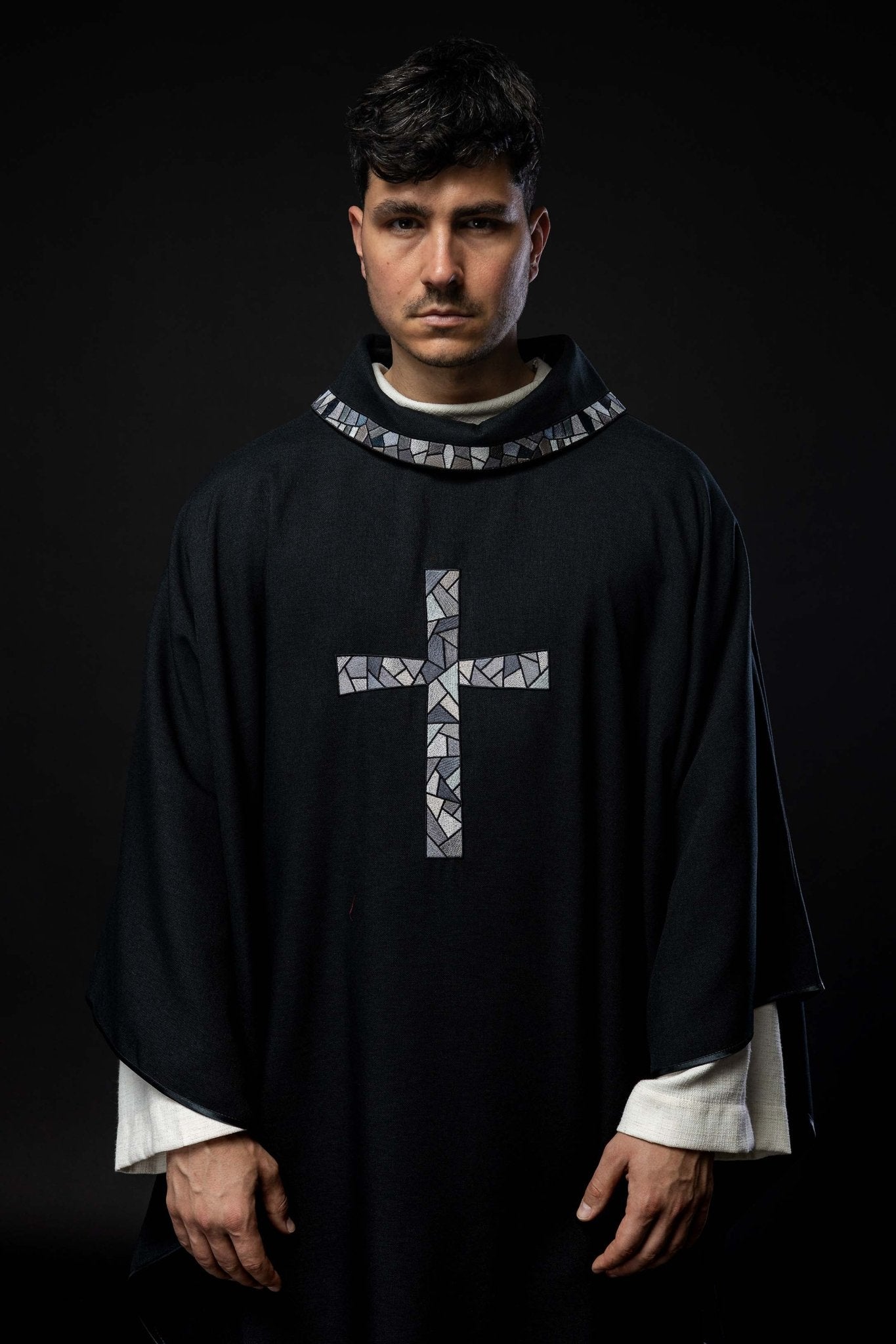 Black chasuble with mosaic black cross KOR/257/07/70 - HAFTINAUSA.COM