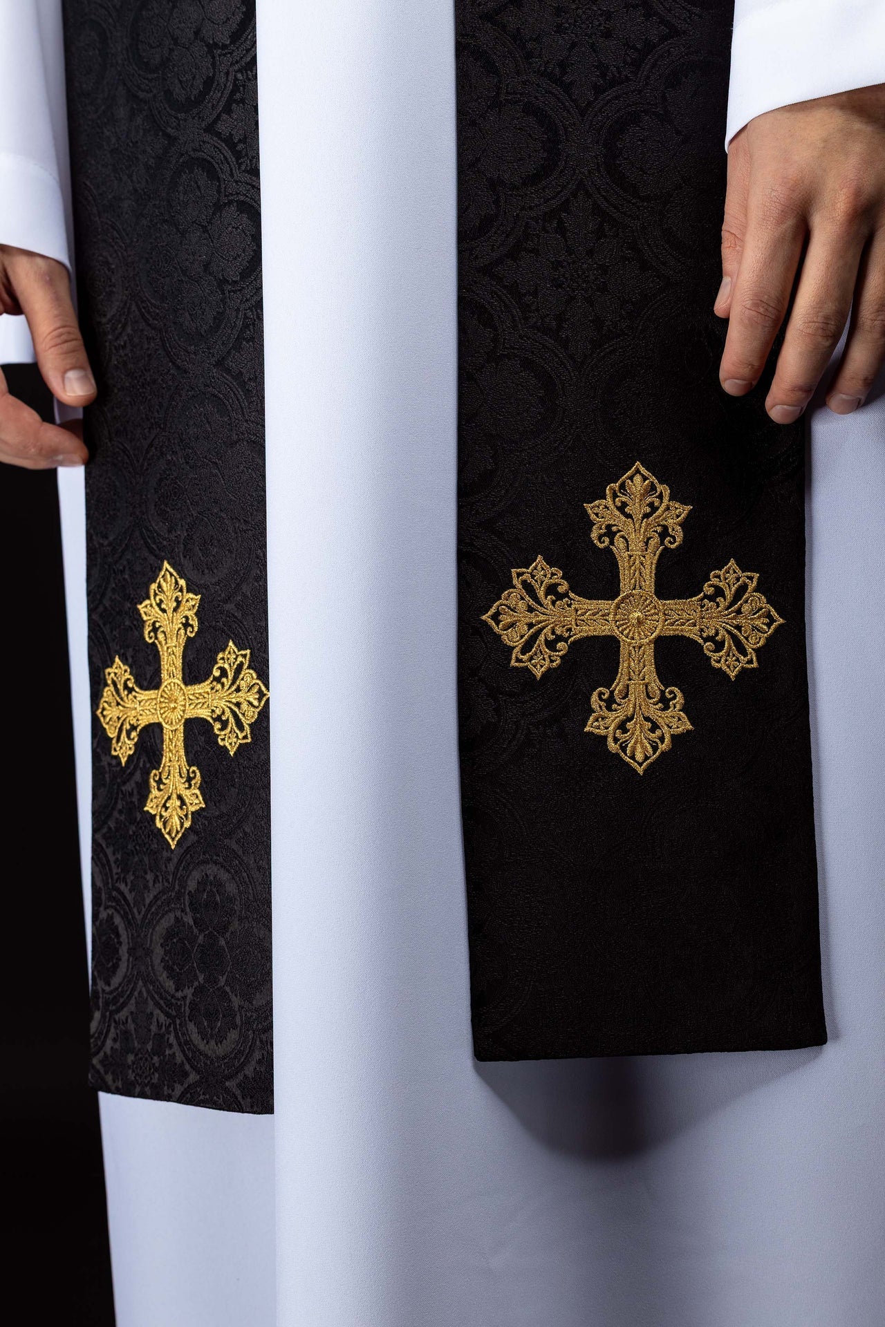Black jacquard stole embroidered with a cross motif KST/967/07/11 - CHASUBLES.COM
