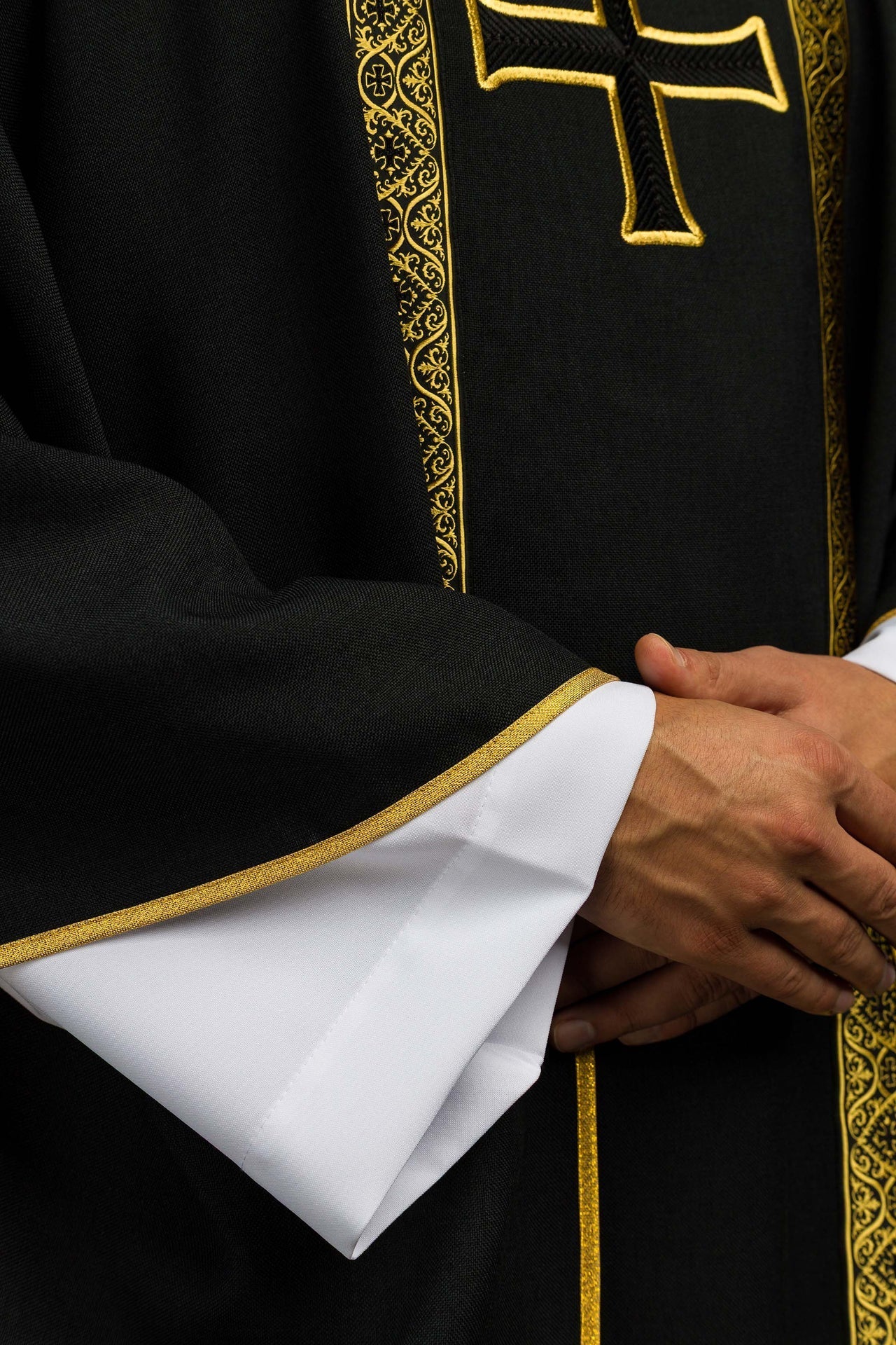 Black liturgical chasuble with embroidered cross and jacquard bands KOR/975/07/70 - CHASUBLES.COM