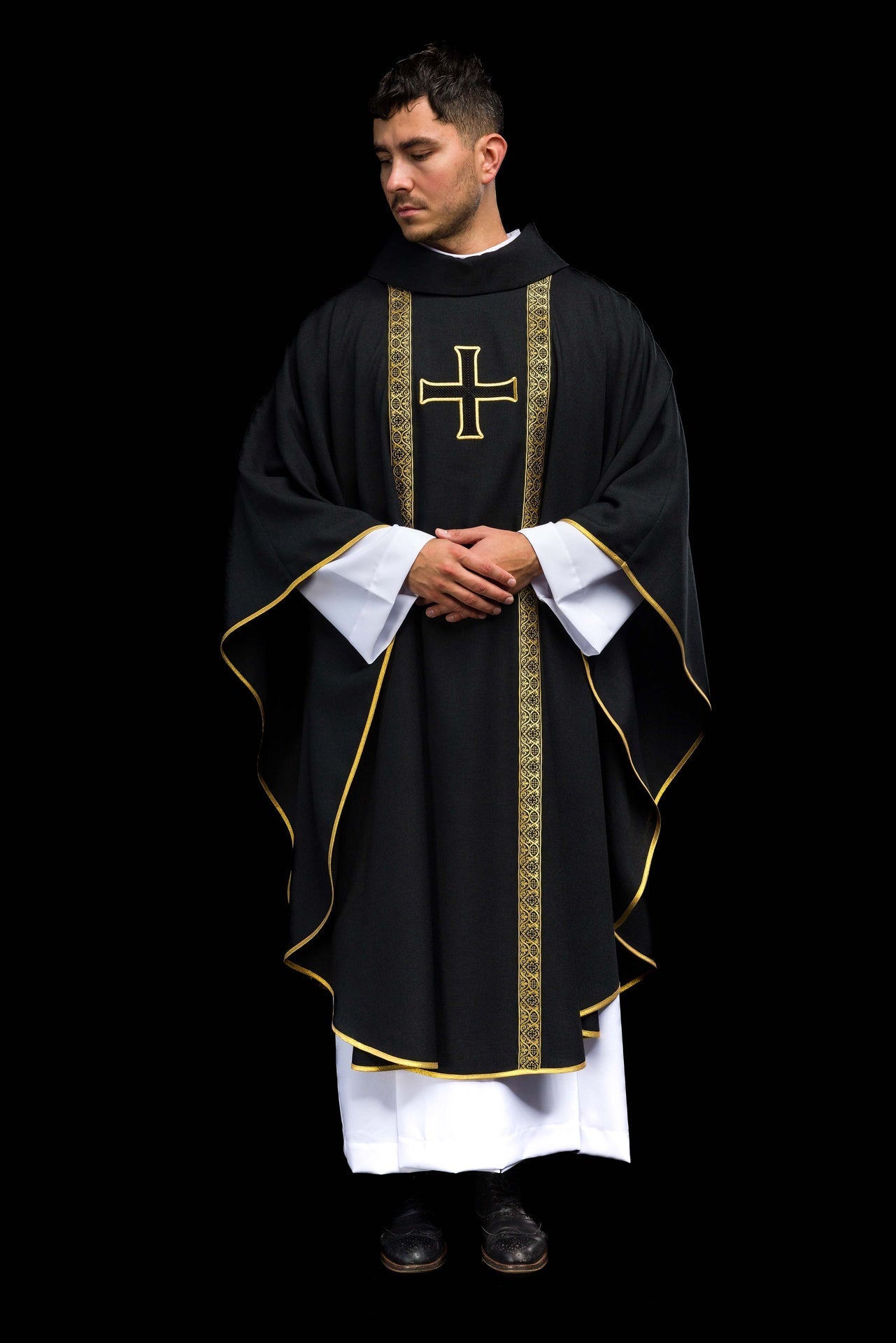 Black liturgical chasuble with embroidered cross and jacquard bands KOR/975/07/70 - CHASUBLES.COM