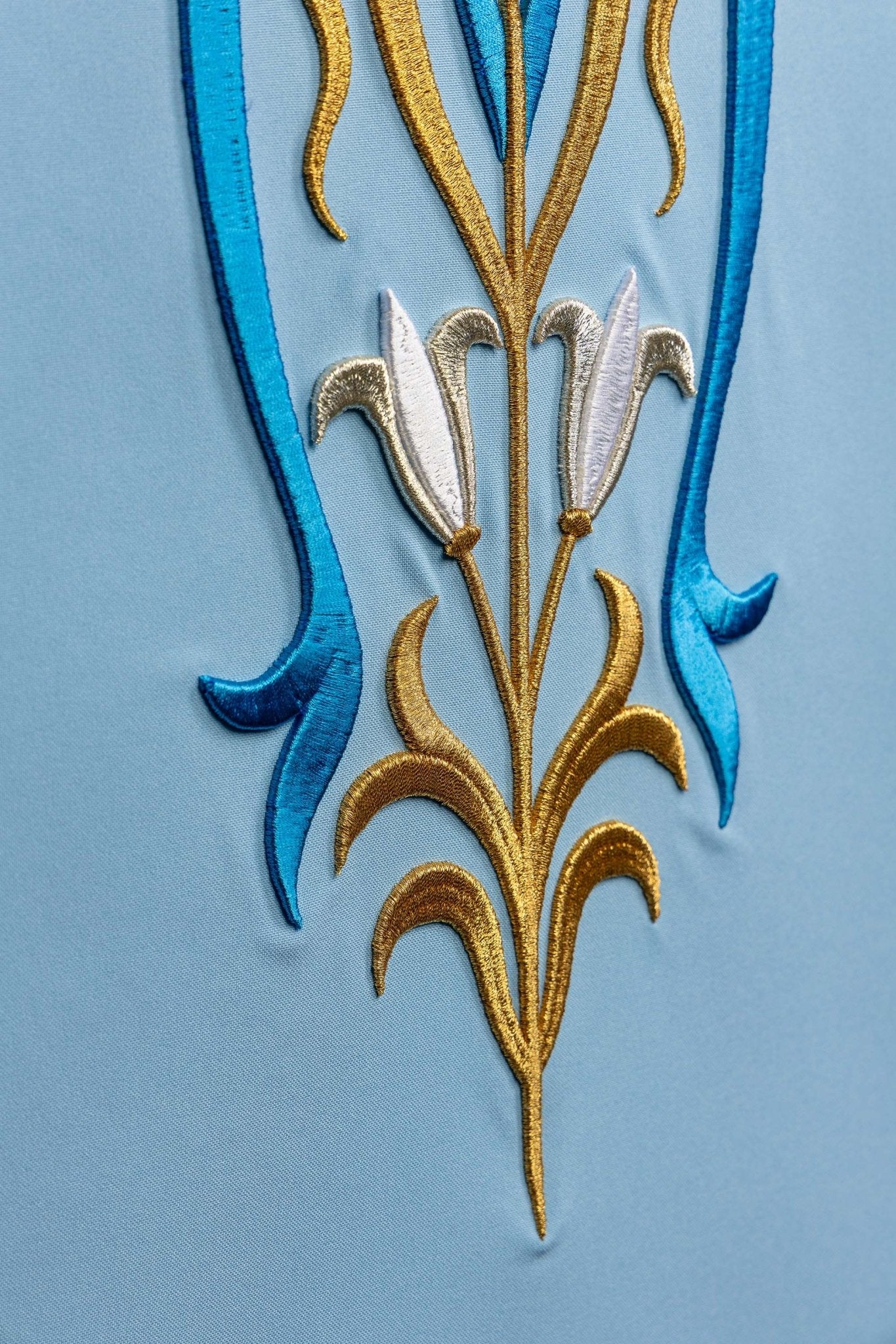 Blue lectern cover embroidered with a blue Marian motif KMO/022/06/01 NIEBIESKI 55*250 - CHASUBLES.COM