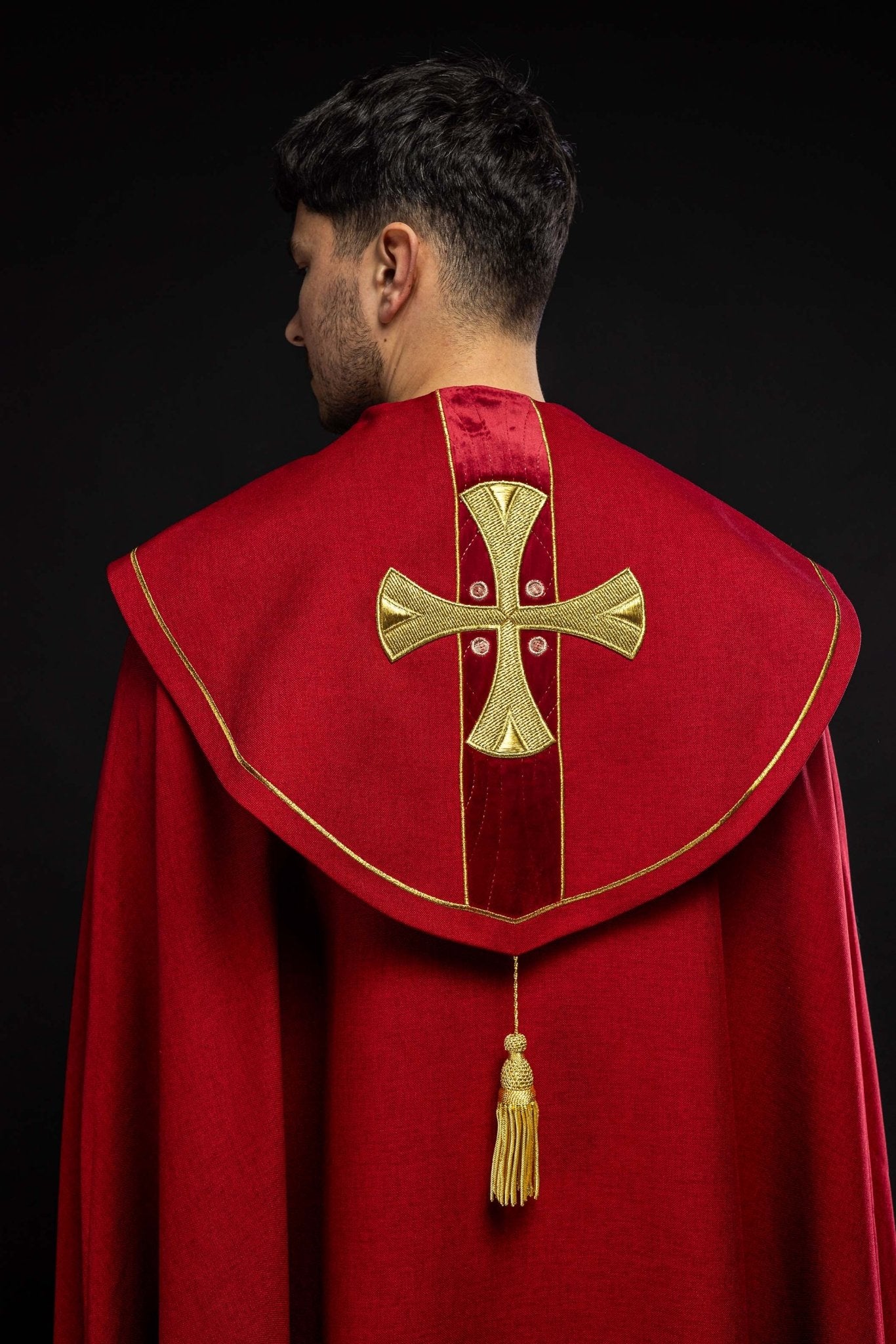 Cap in embroidered gold crosses with red velvet S - 3068 - 02 - 70 150cm - HAFTINAUSA.COM