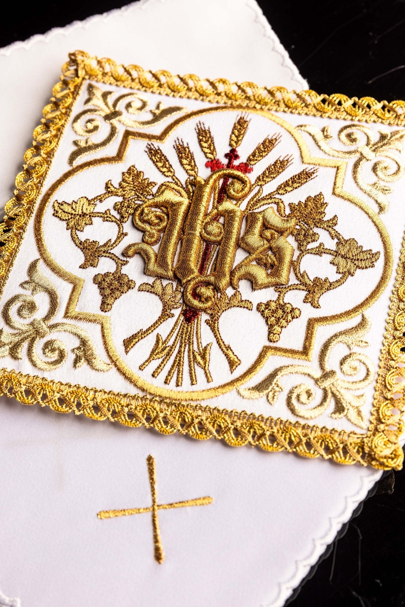 Chalice linen embroidered with the IHS symbol KK/5014 - CHASUBLES.COM