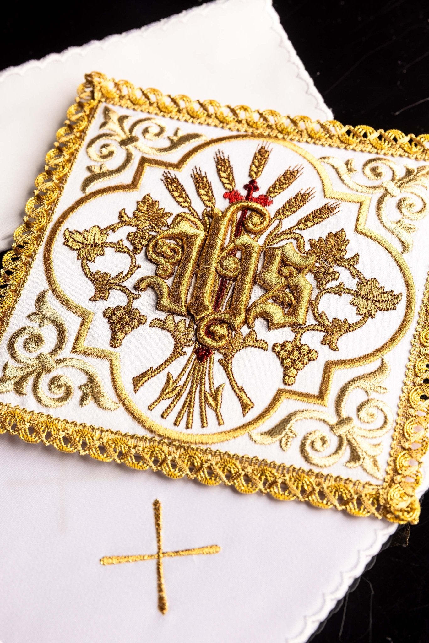 Chalice linen embroidered with the IHS symbol KK/5014 - CHASUBLES.COM