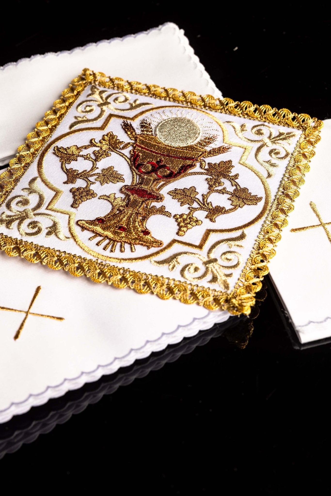 Chalice linen embroidered with the symbol of the Eucharistic Chalice KK/5013 - CHASUBLES.COM