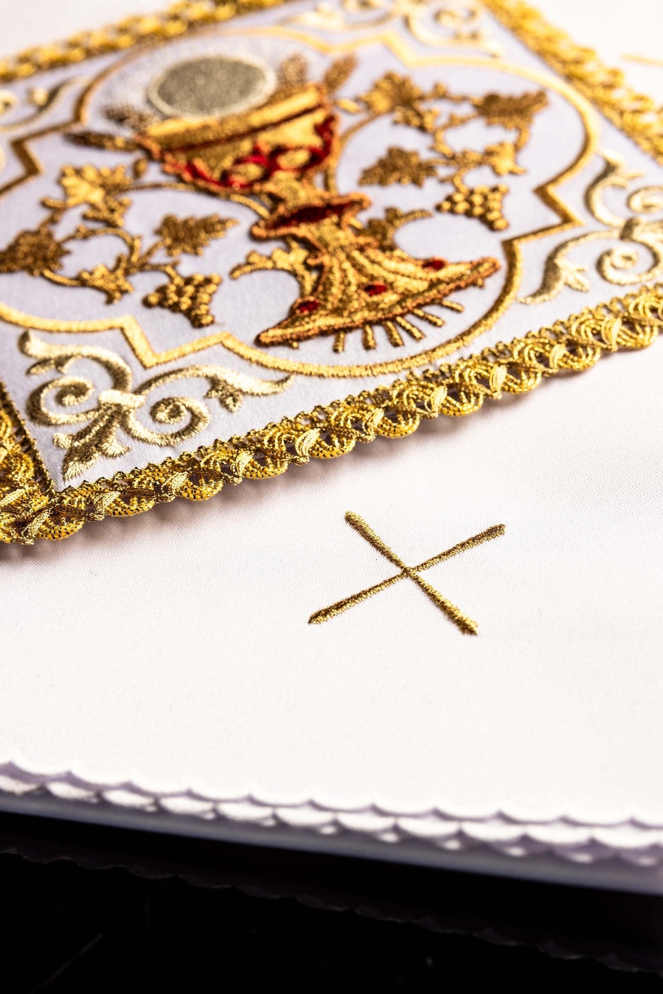 Chalice linen embroidered with the symbol of the Eucharistic Chalice KK/5013 - CHASUBLES.COM