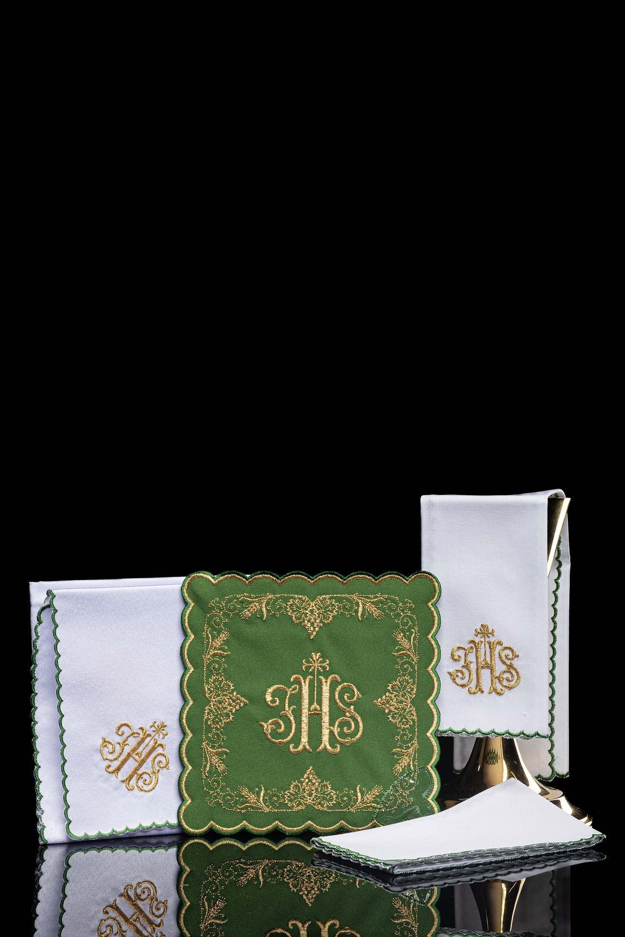 Chalice Linen Set embroidered with a green IHS motif KDT/5025/01 ZIELONY - CHASUBLES.COM